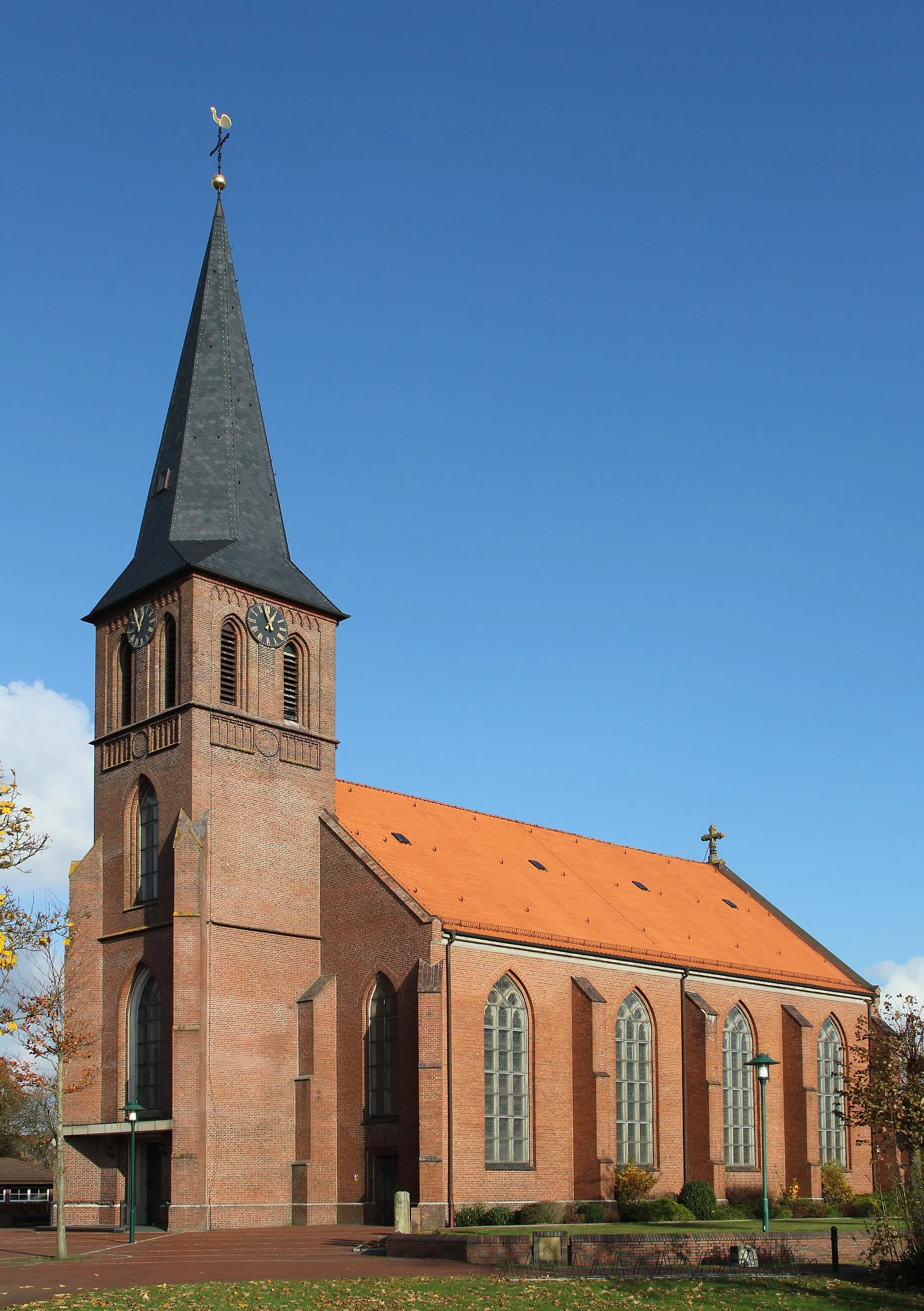 Photo showing: Kirche St. Peter und Paul in Scharrel