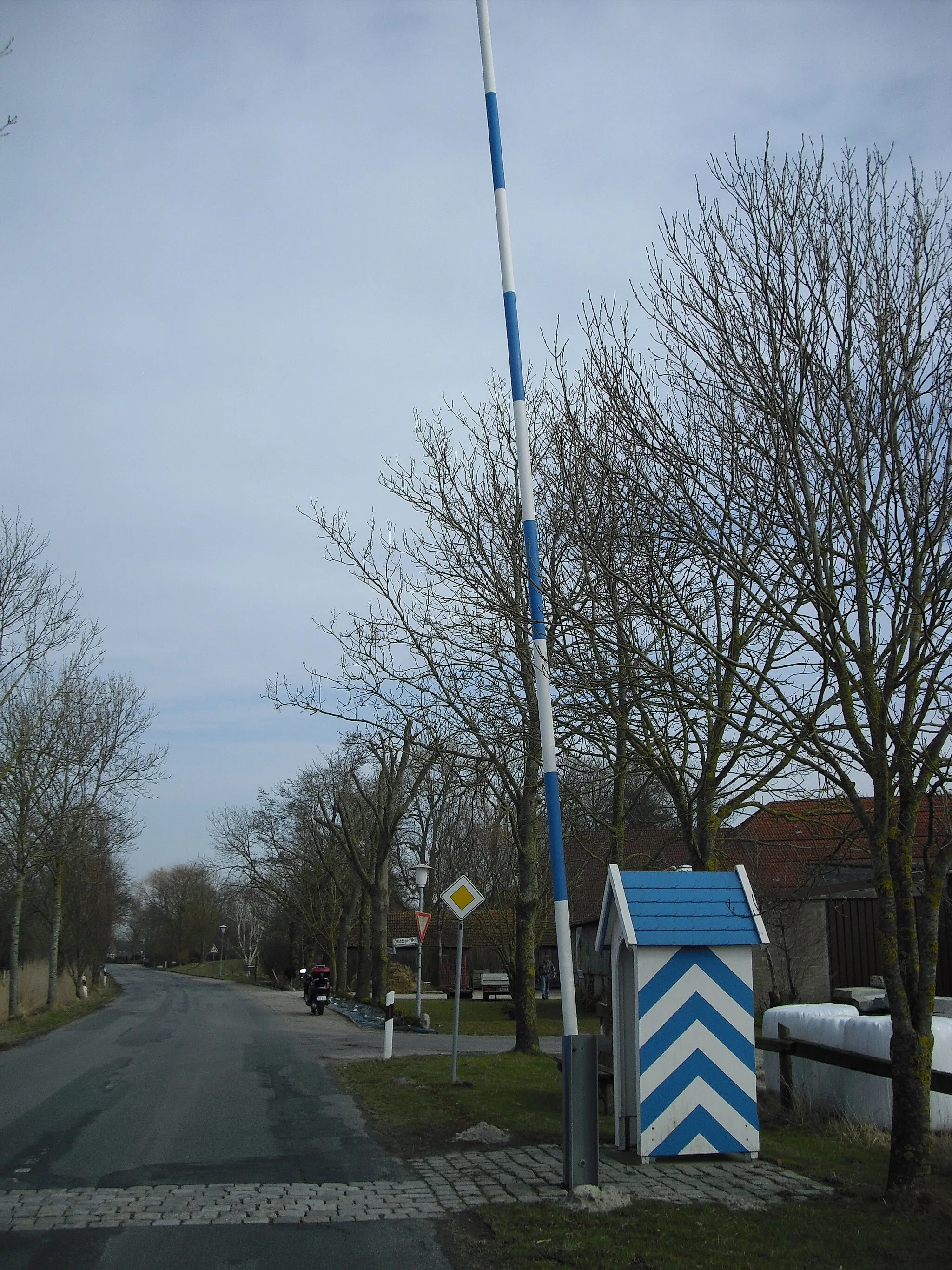 Photo showing: "Grenzübergang" Ostfriesland - Friesland (Ortseingang Middoge)