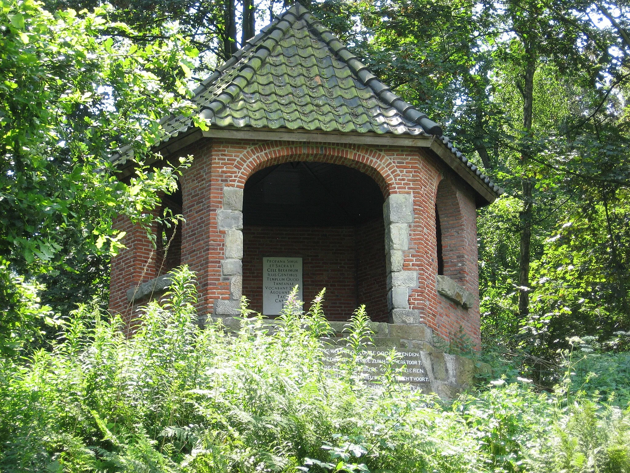 Photo showing: Building on top of the Tankenberg