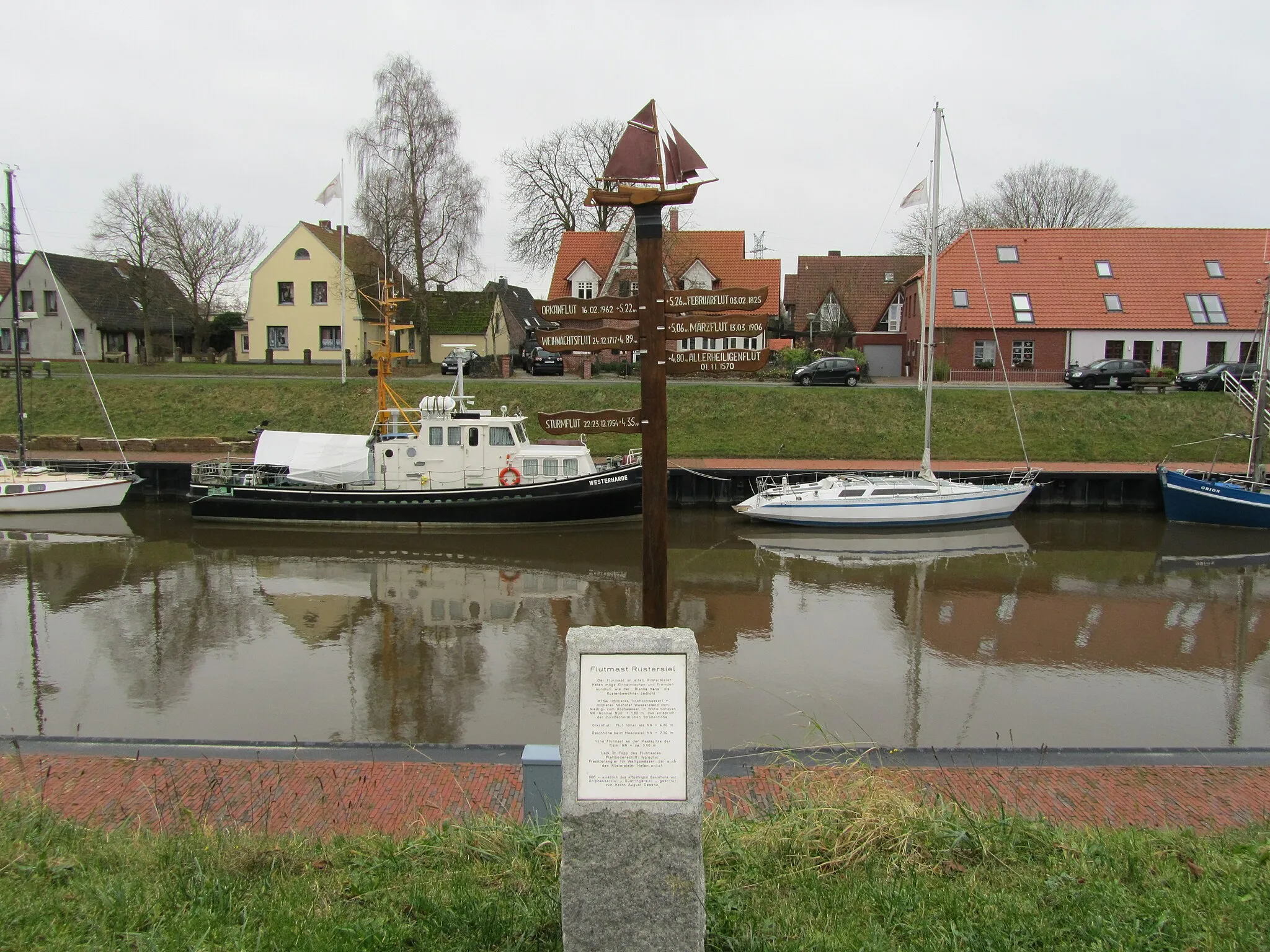 Photo showing: Rüstersiel harbour, Wilhelmshaven, Germany.