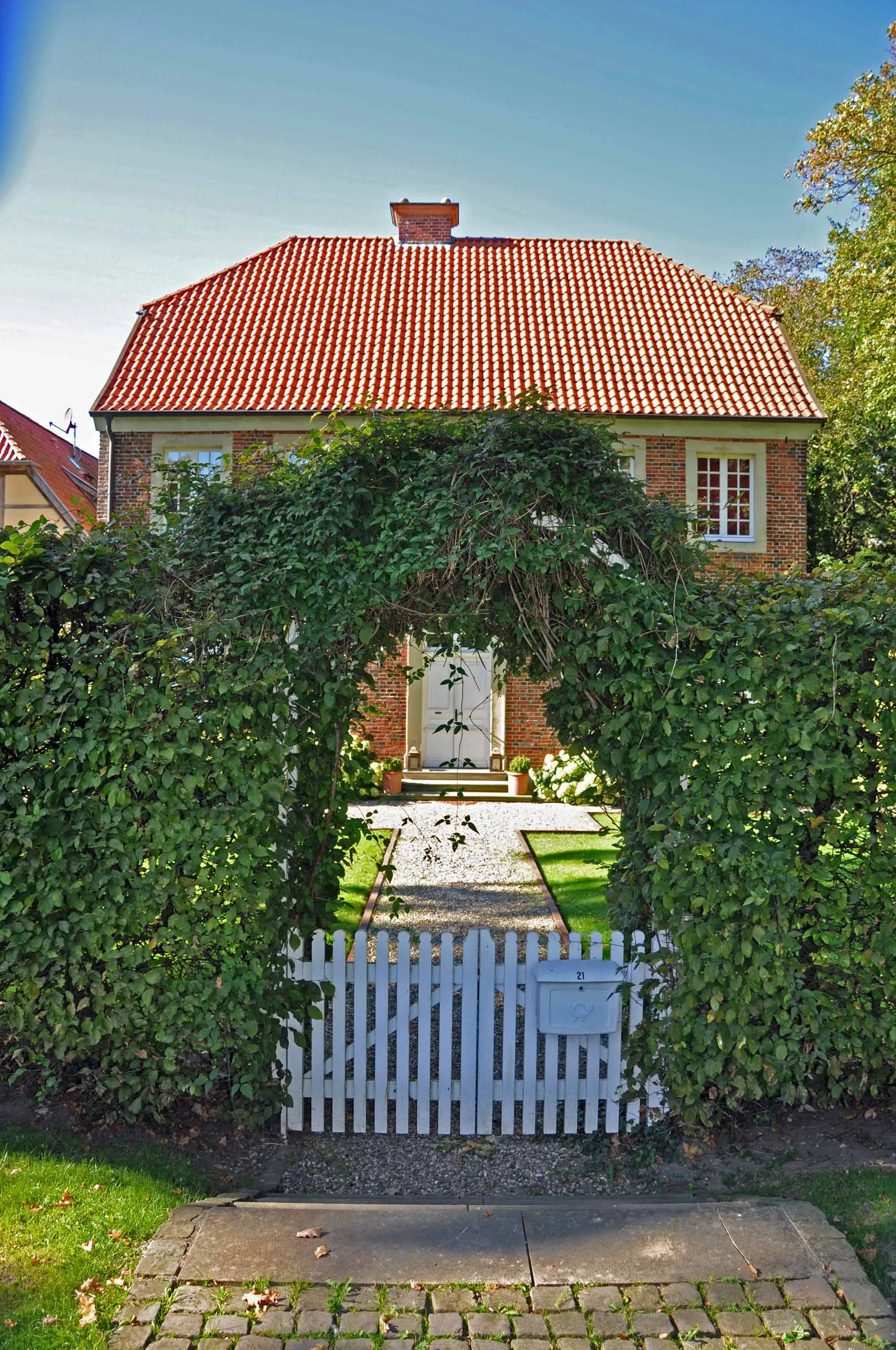 Photo showing: Old forester's house at Darfeld water castle