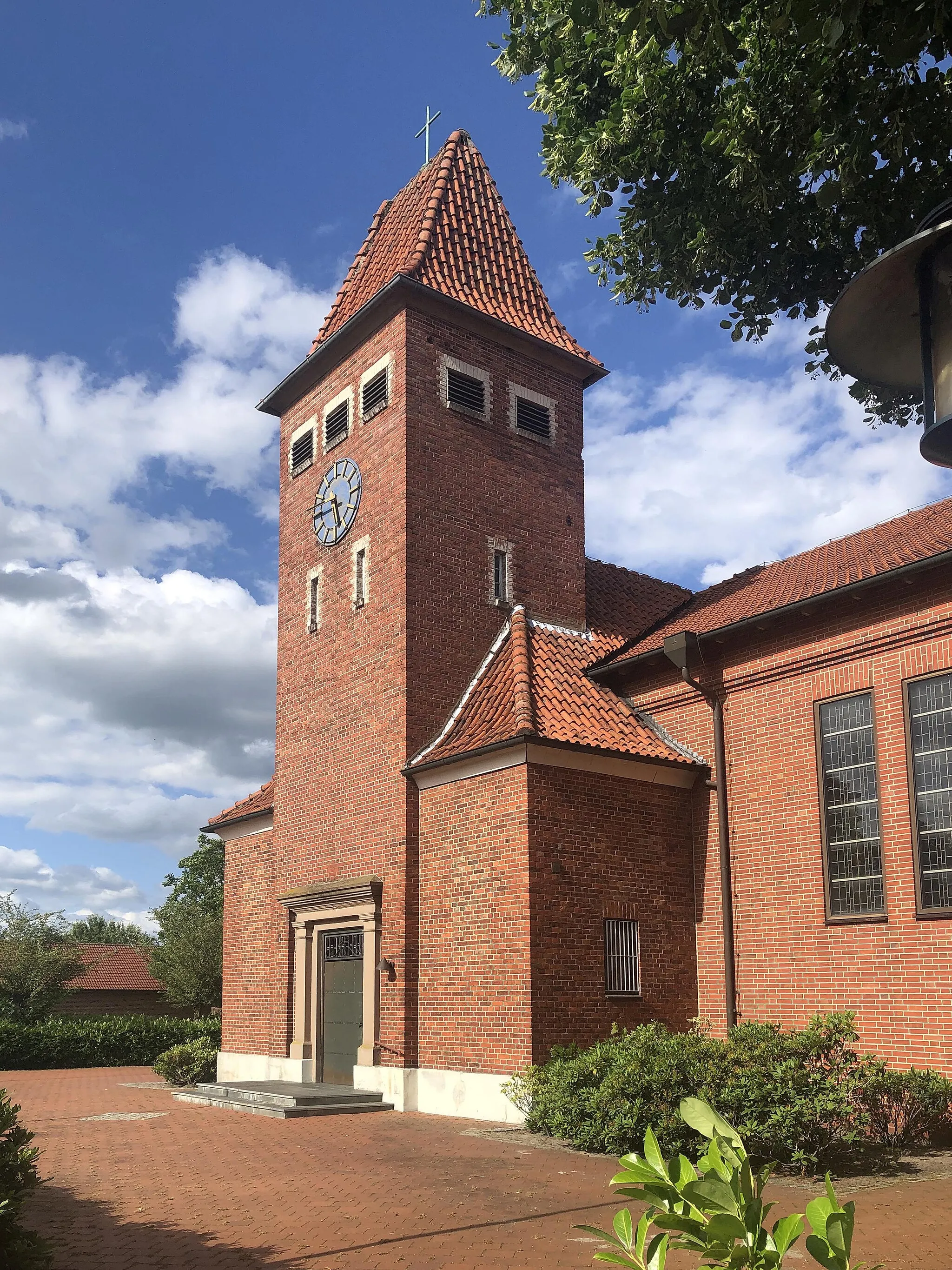 Photo showing: landschaftstypische katholische Pfarrkirche in Geeste, Ortsteil Osterbrock