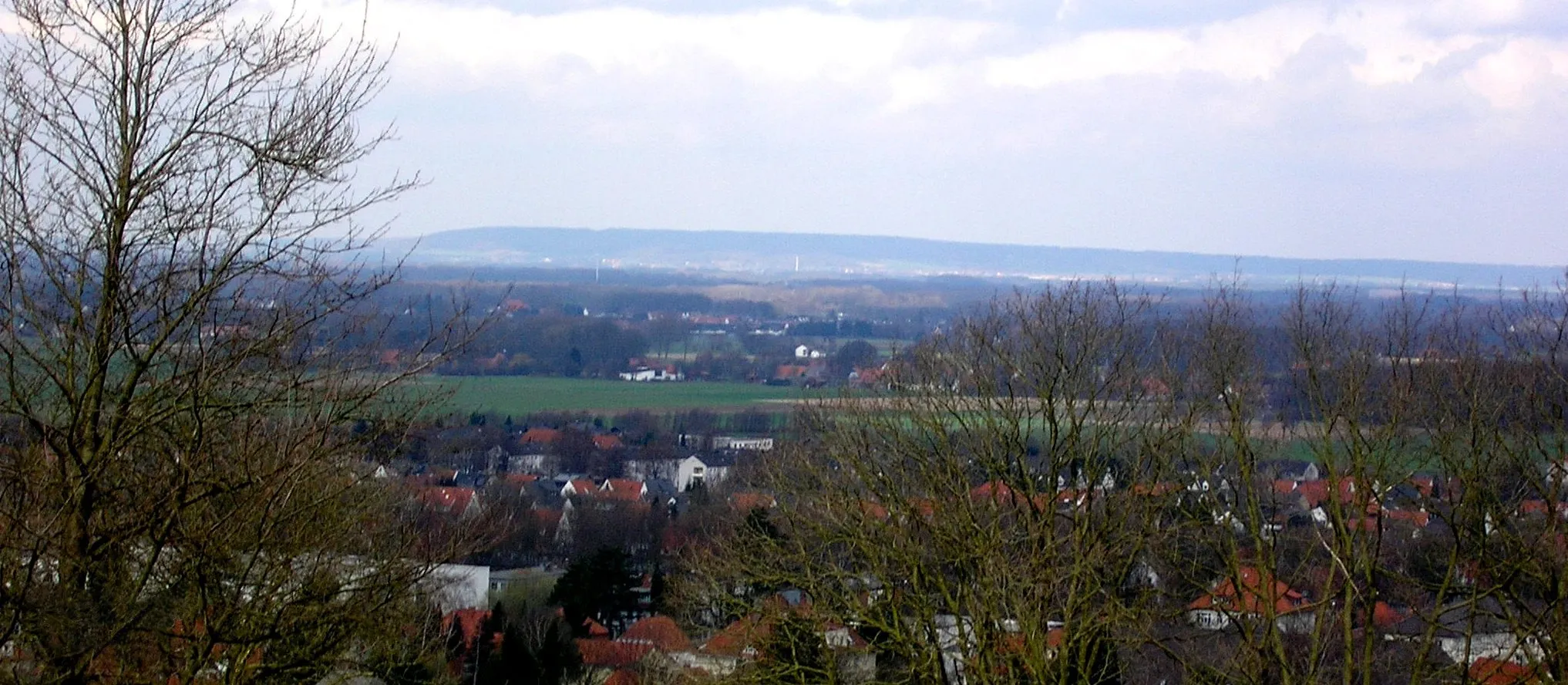 Photo showing: Stemweder Berg vom Wiehengebirge bei Lübbecke aus.