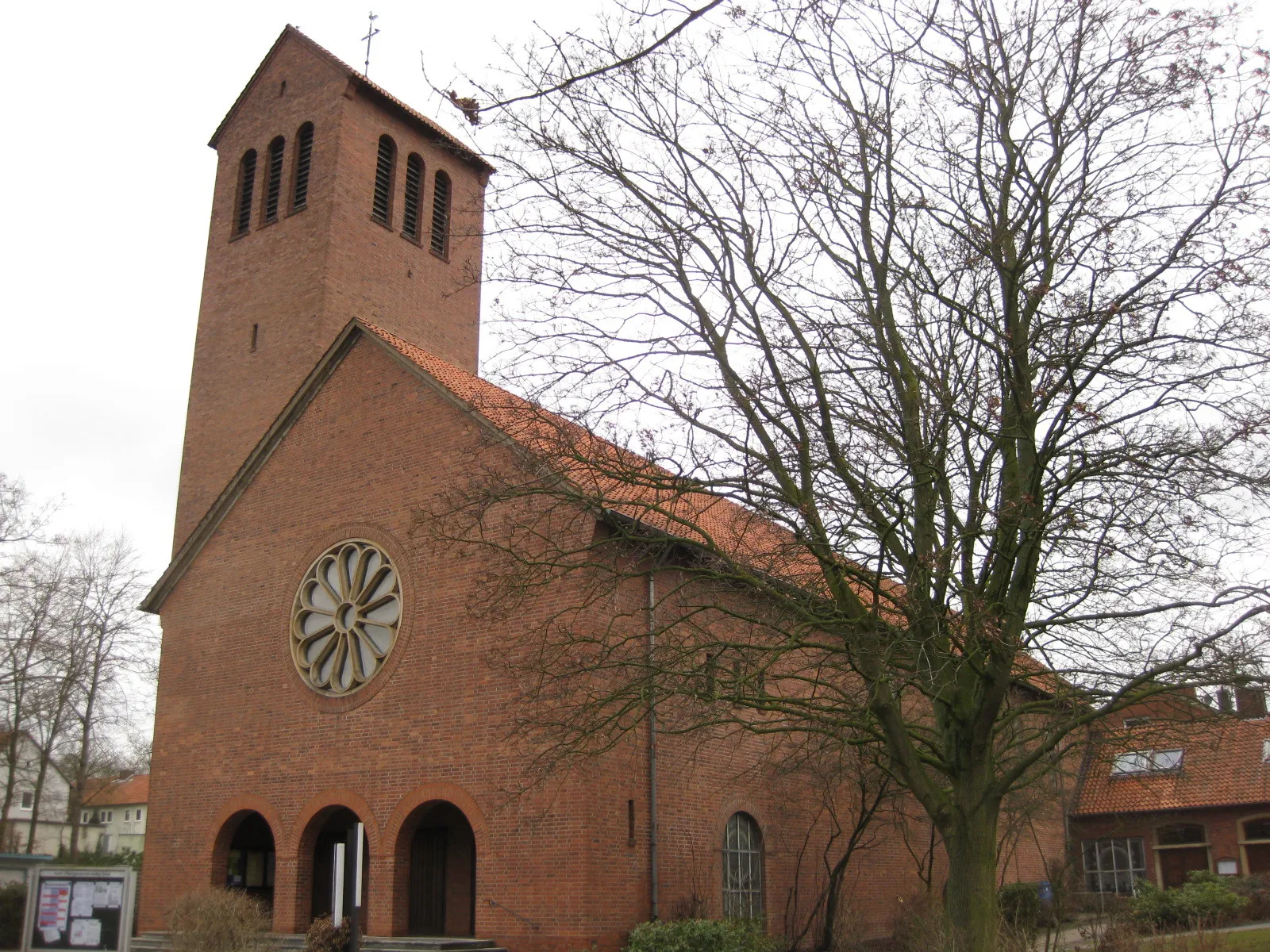 Photo showing: Die römisch-katholische Kirche Heilig Geist im Stadtteil de:Sonnenhügel in de:Osnabrück