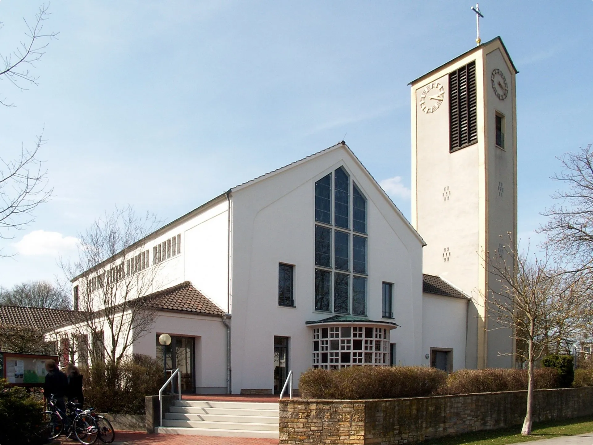 Photo showing: kath. Kirche St. Pius in Osnabrück, Stadtteil Kalkhügel, Ansicht von Südosten