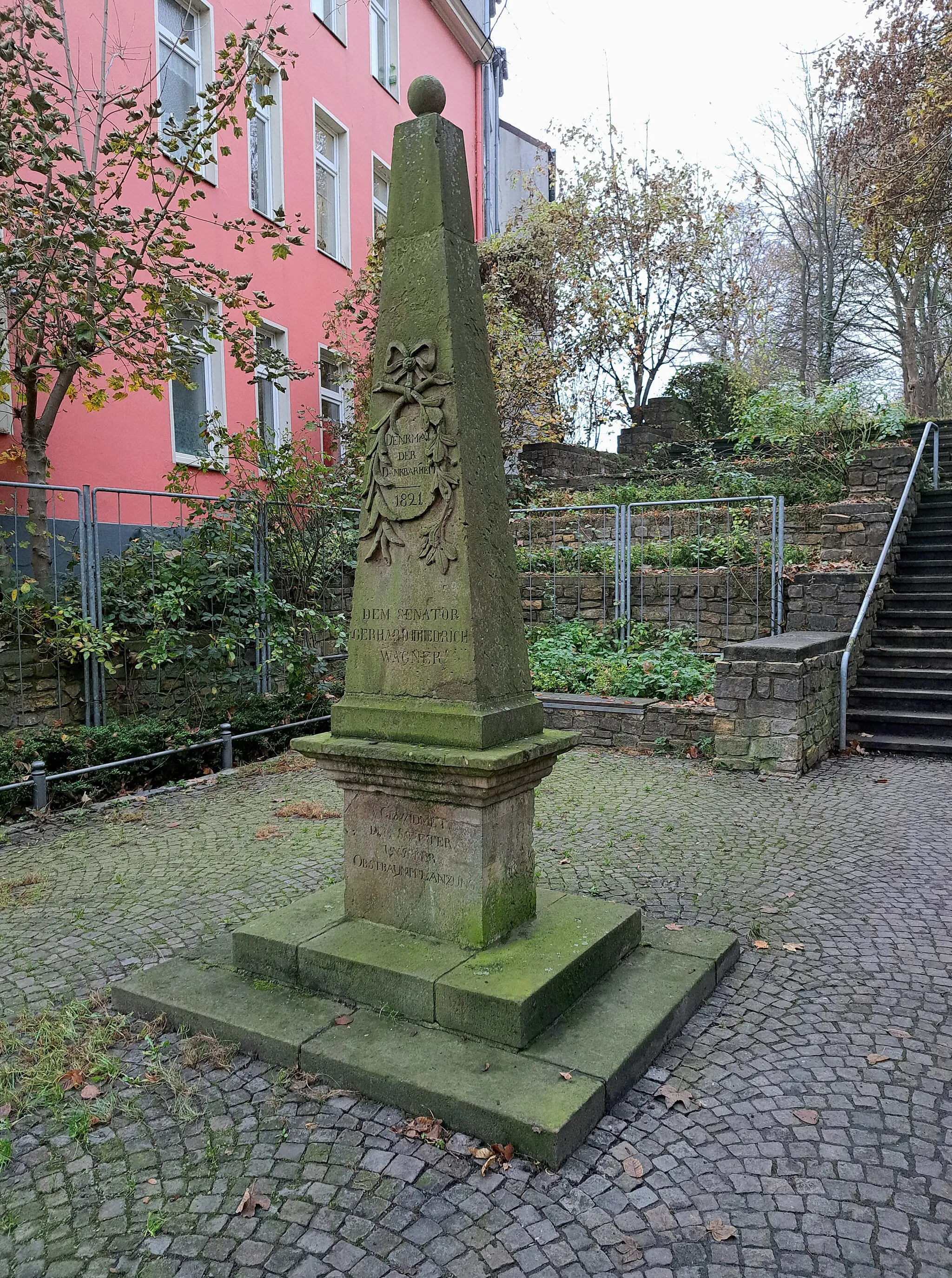 Photo showing: Denkmal der Dankbarkeit, errichtet 1821 für Senator Gerhard Friedrich Wagner, auch Wagner-Denkmal genannt.