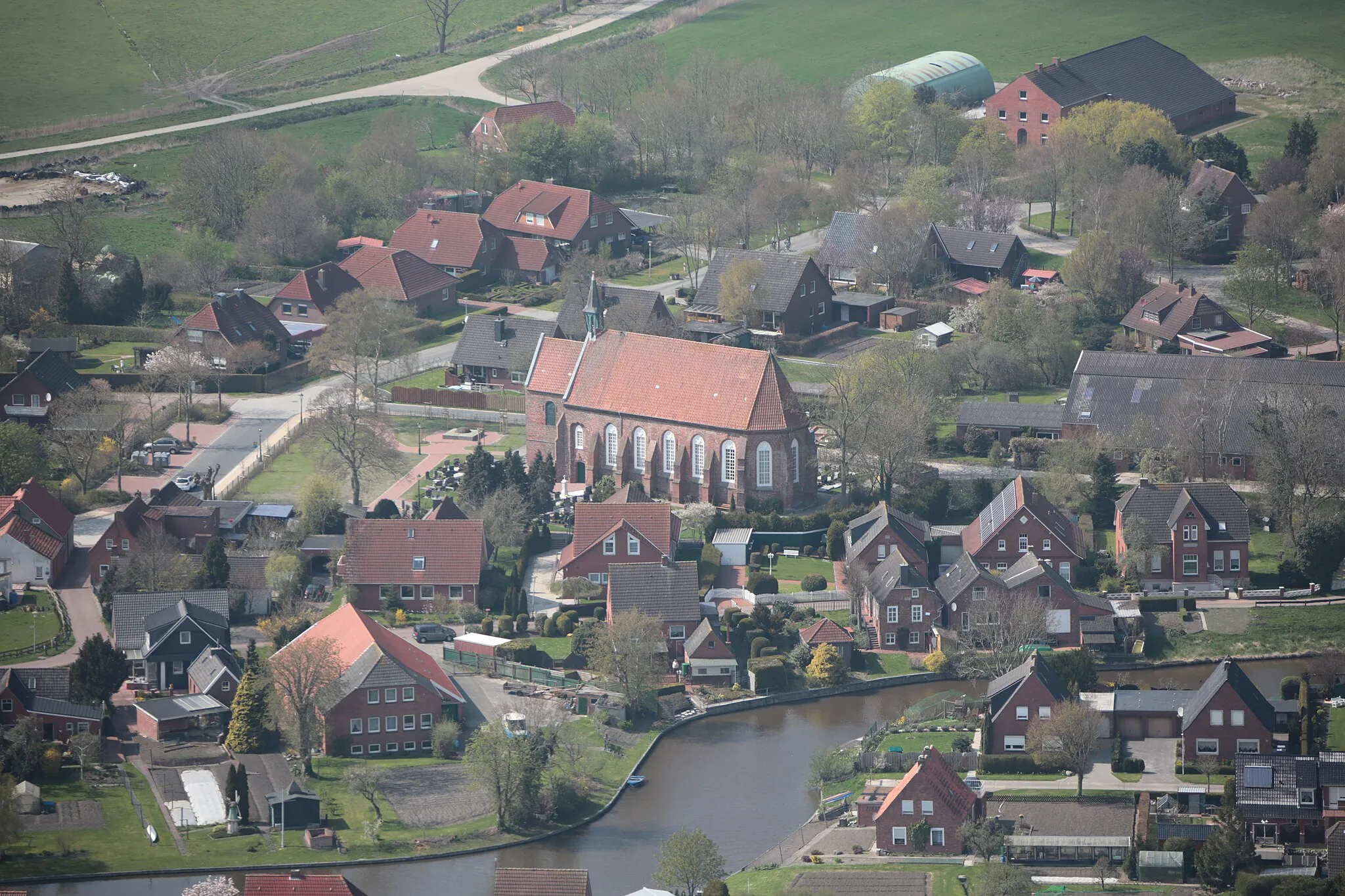 Photo showing: Fotoflug von Nordholz-Spieka nach Oldenburg und Papenburg

This photo was taken by Alchemist-hp. If you use one of my photos, an email (account needed) or a message or direct to: my email account would be greatly appreciated. Please note the license terms. Other licensing terms can get discussed, too.

This file is copyrighted and has been released under a license which is incompatible with Facebook's licensing terms. It is not permitted to upload this file to Facebook.