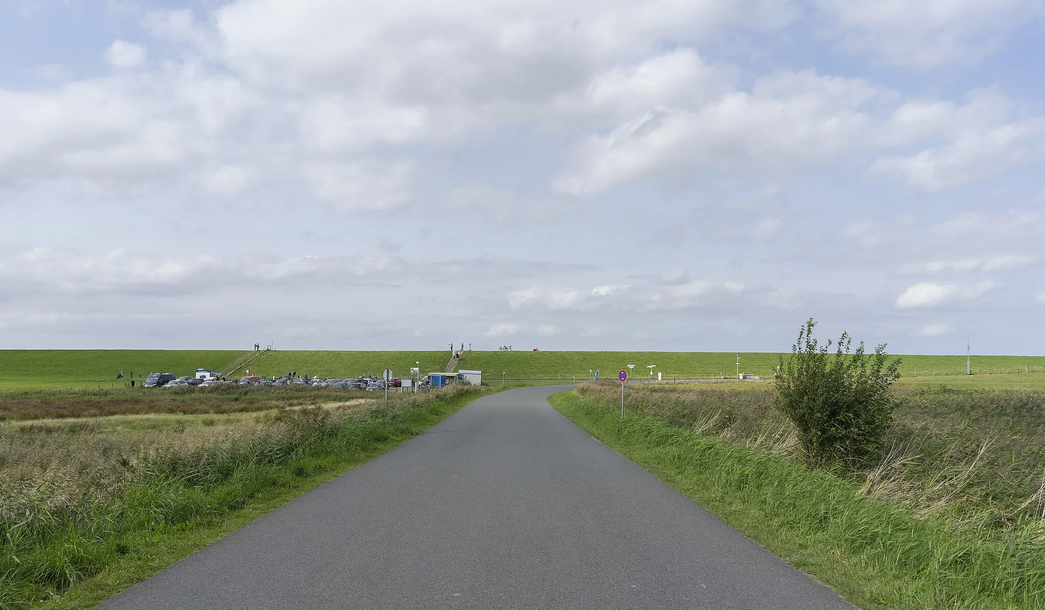 Photo showing: Straße Richtung Nordsee.