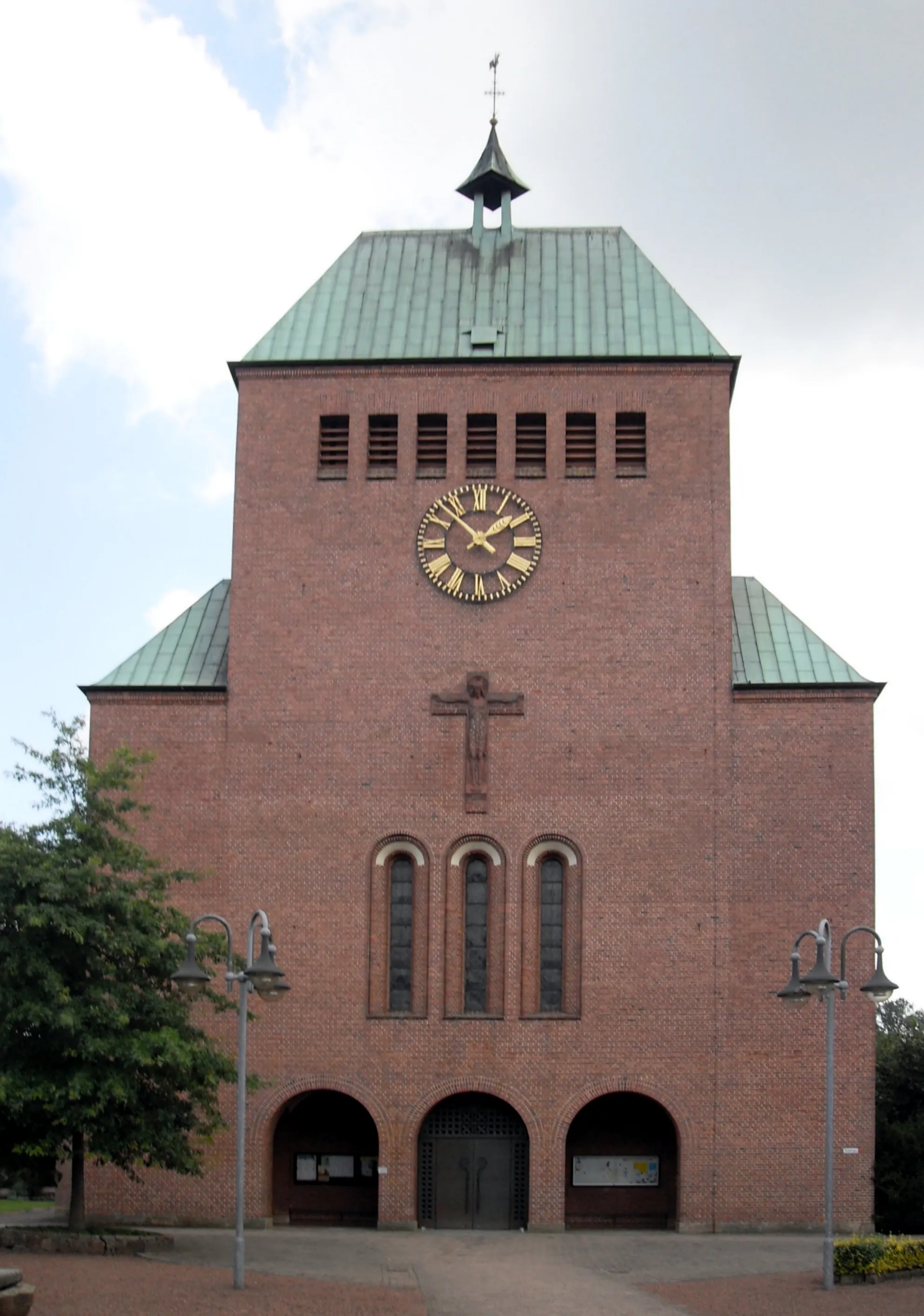 Photo showing: Westseite der Stiftskirche St. Johannes Apostel in Wietmarschen, Landkreis Grafschaft Bentheim