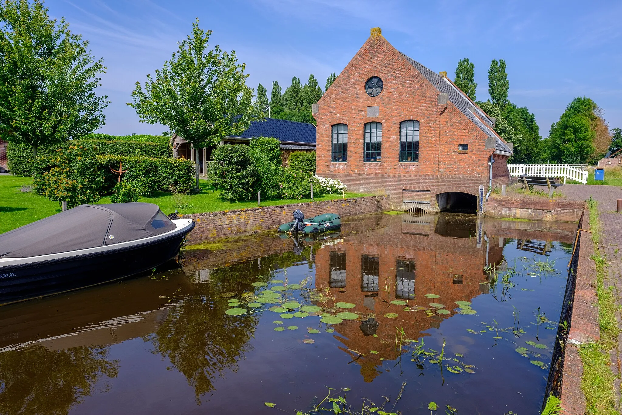 Photo showing: Het voormalige stoomgemaal De Hoogte van het gelijknamige voormalige waterschap De Hoogte uit 1892 (nu museum) aan het Kattendiep