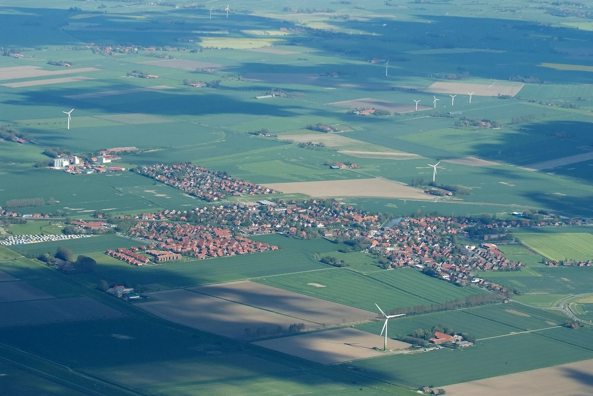 Photo showing: Carolinensiel
Fotoflug vom Flugplatz Nordholz-Spieka über Bremerhaven, Wilhelmshaven und die Ostfriesischen Inseln bis Borkum