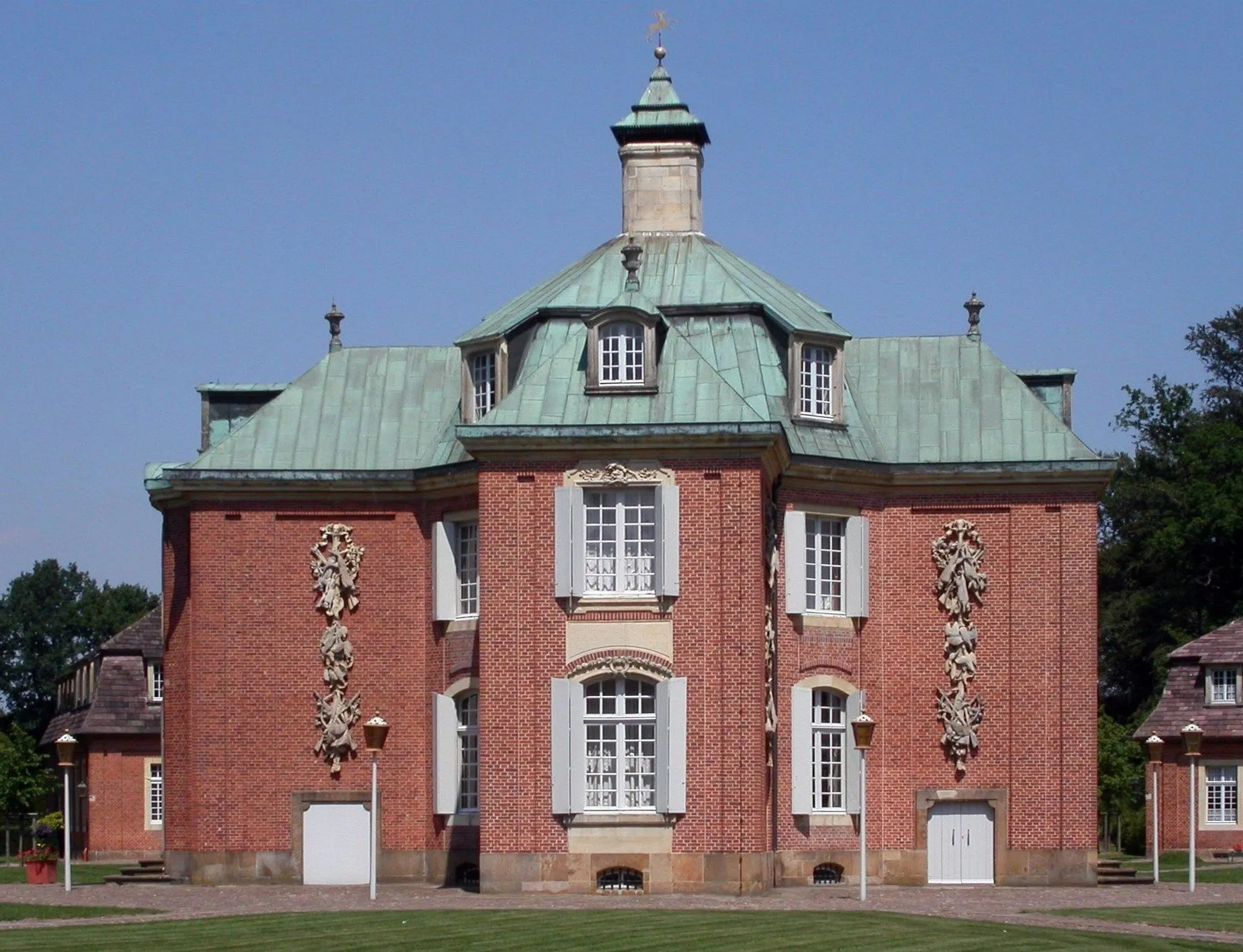 Photo showing: Zentralgebäude des Schloss Clemenswerth im Emsland