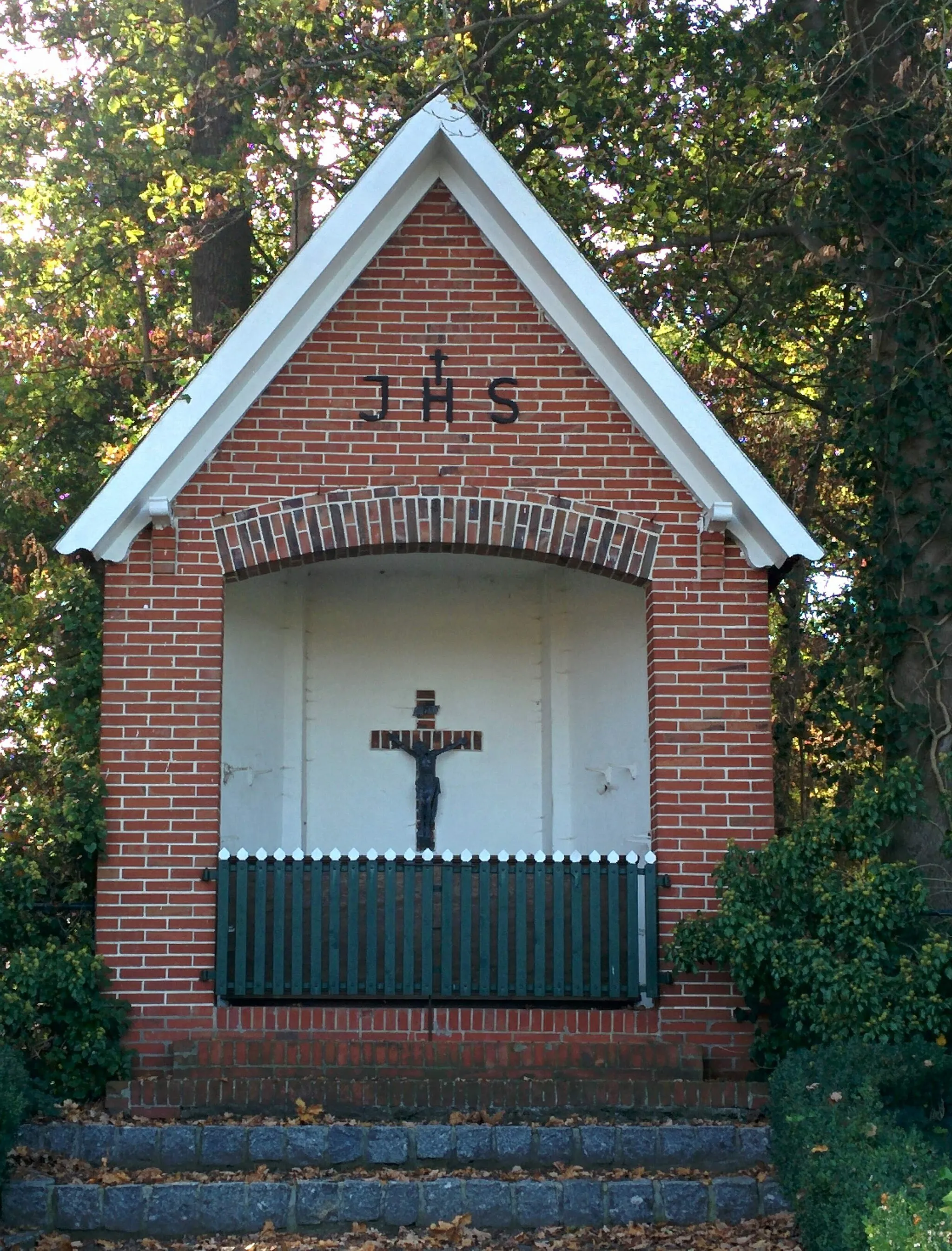 Photo showing: Der Fronleichnamshügel beim Haus Ünnern Esk 6 in Addrup