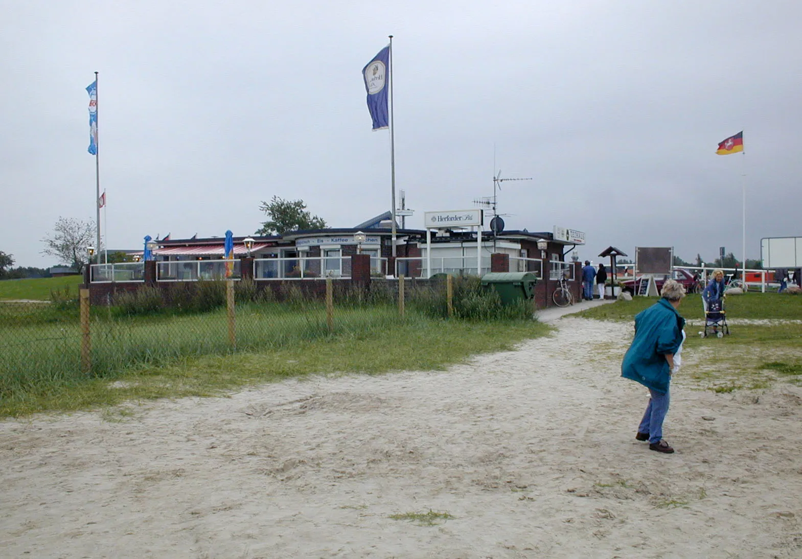 Photo showing: Teehaus mit Strandkasse, vom Hundestrand aus gesehen