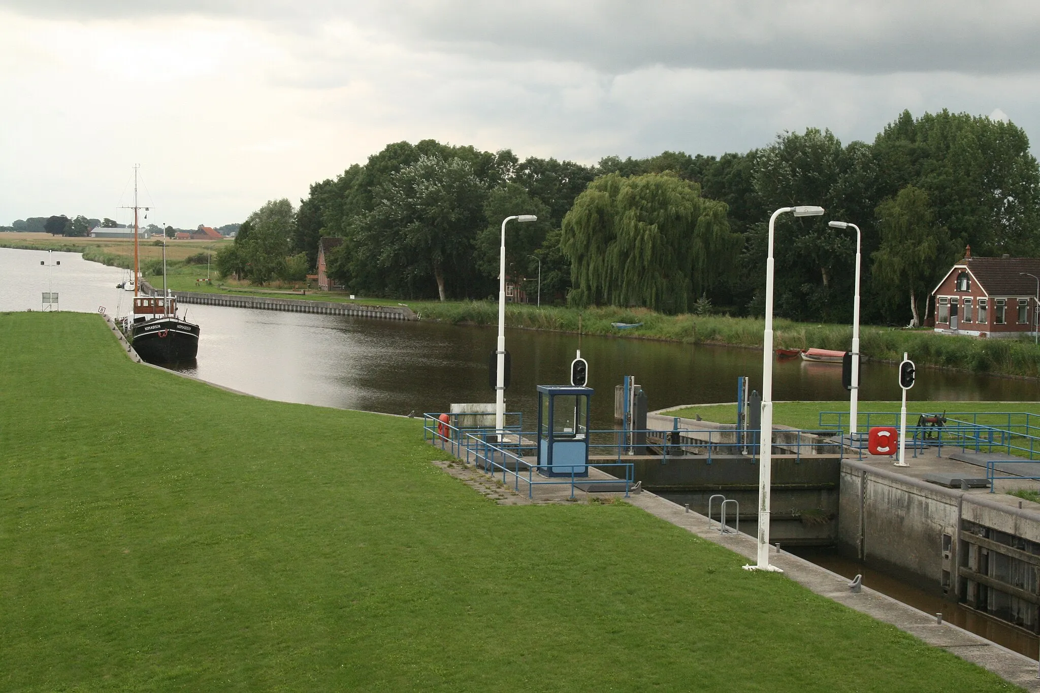 Photo showing: Nieuwe Statenzijl 08 Schutsluis landzijde (2010)