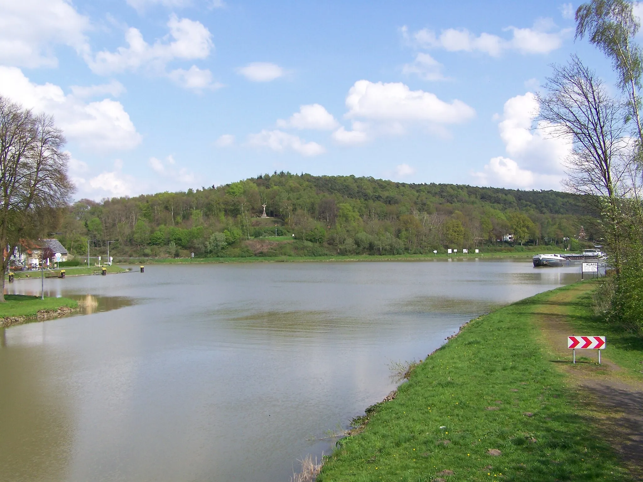 Photo showing: Nasses Dreieck von der Fusgängerbrücke aus gesehen