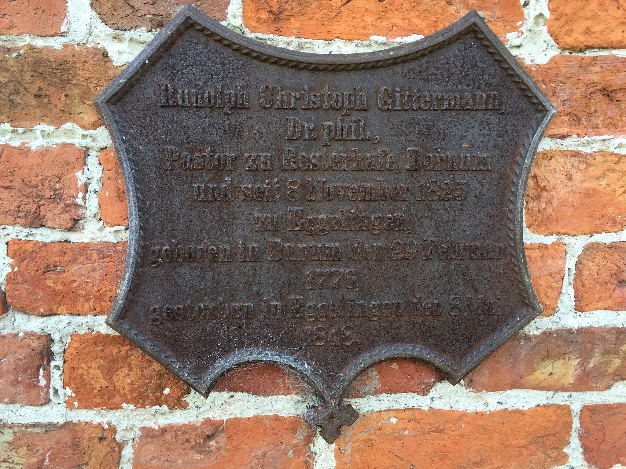 Photo showing: Gedenkplakette für Rudolph Christoph Gittermann an der Kirche von Eggelingen