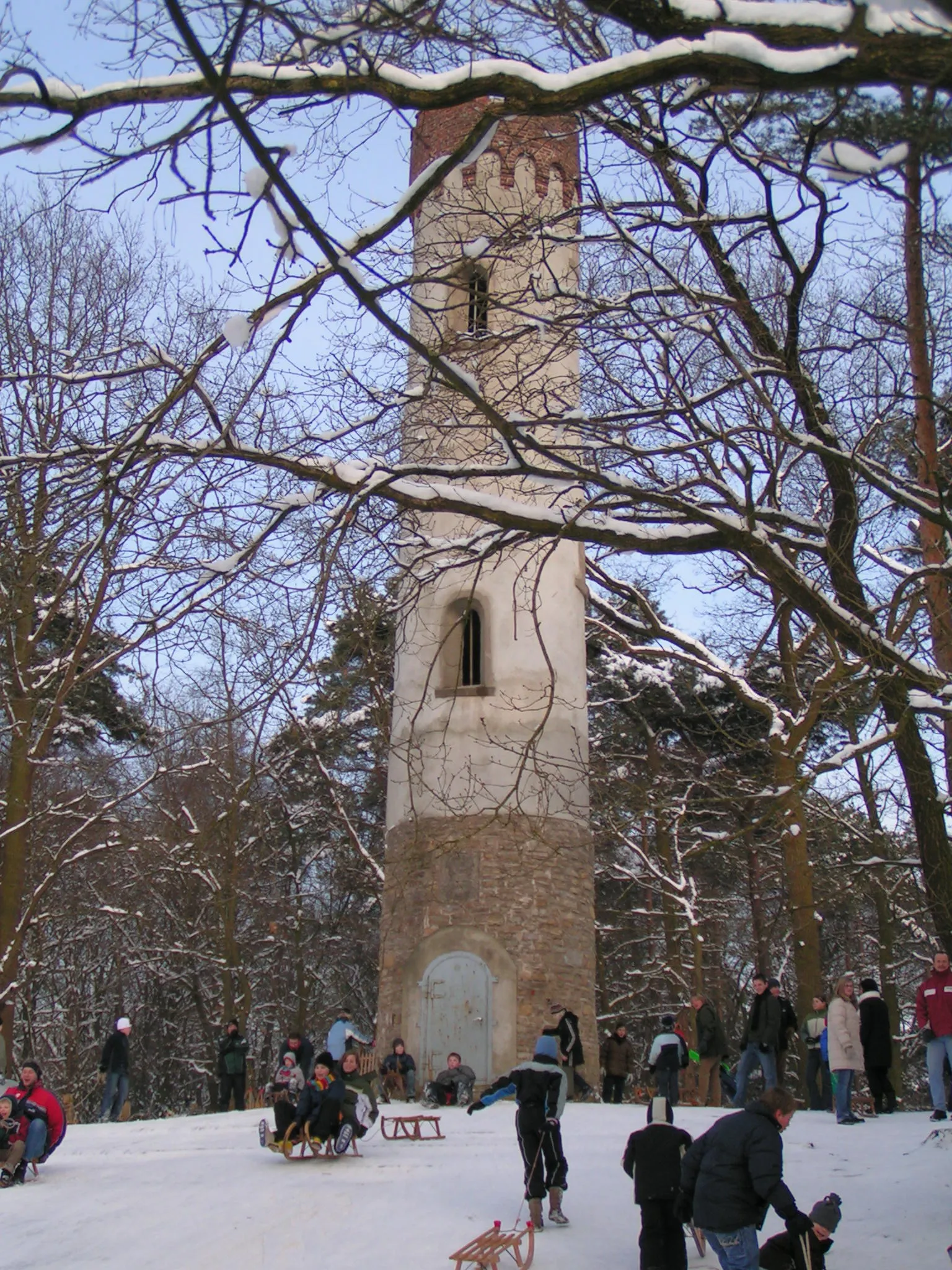 Photo showing: Look out at Lohne. In winter, a popular starting point for a toboggan ride