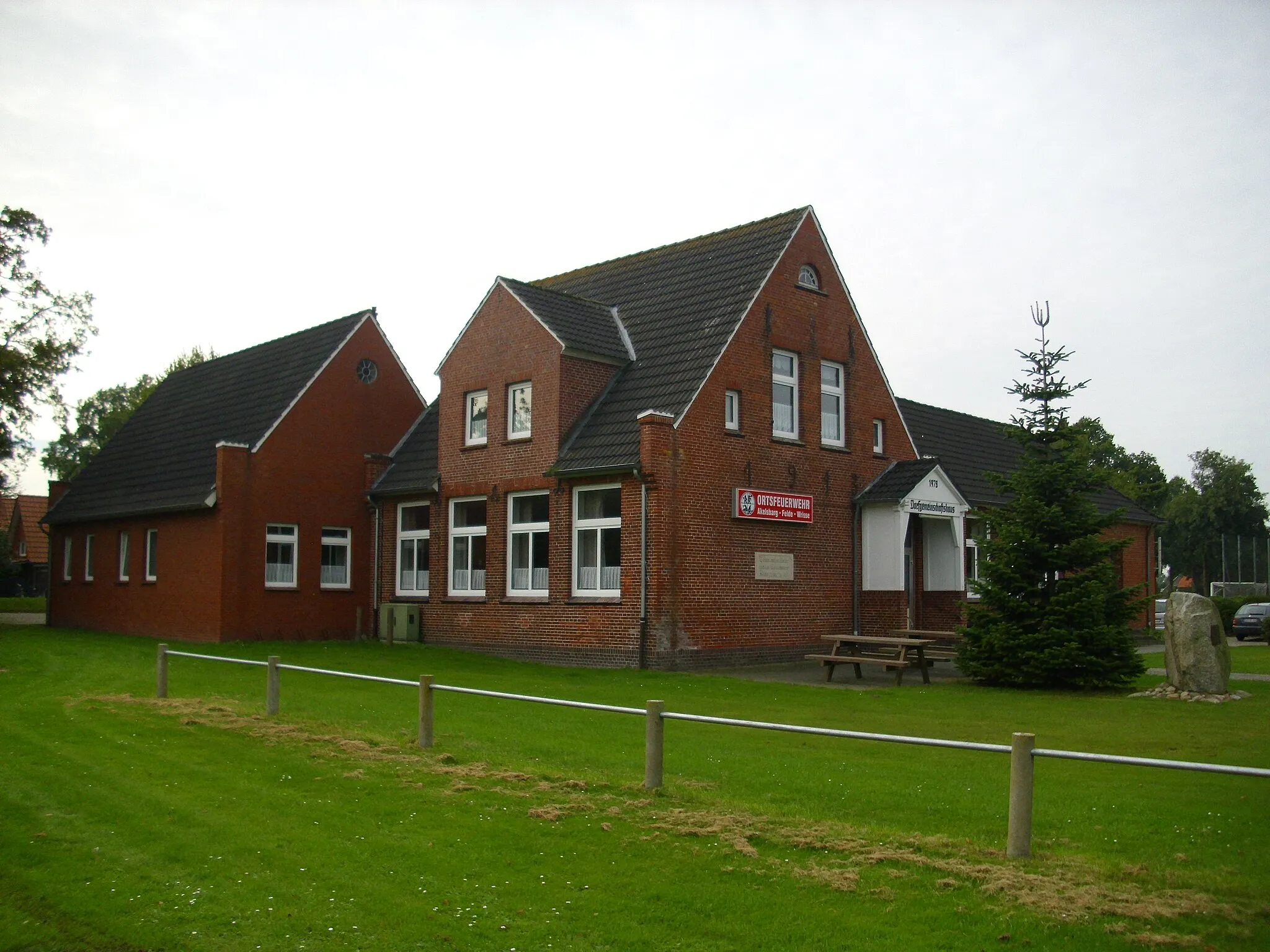 Photo showing: Community centre in Akelsbarg, Großefehn municipality, Rural district Aurich, East Frisia, Lower Saxony, Germany, in October 2015