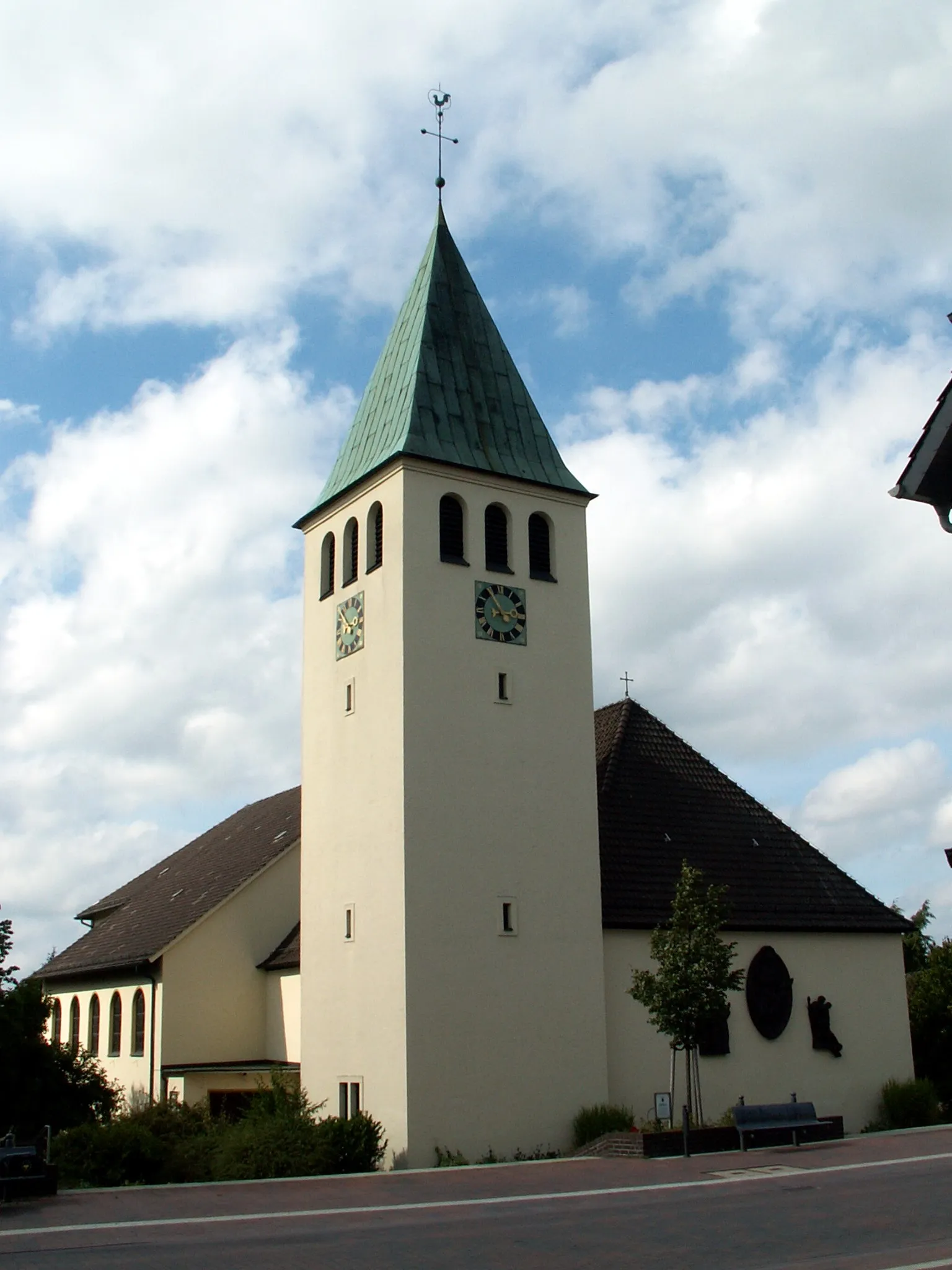 Photo showing: Katholische Kirche St. Johann in Bohmte, Bremer Straße 57, Ansicht von Südosten