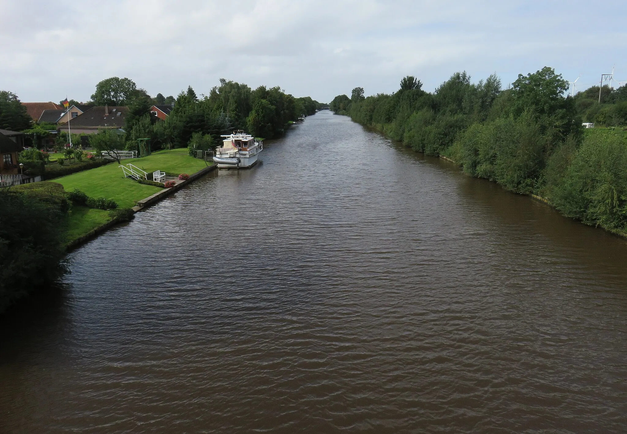 Photo showing: Der Ems-Seitenkanal in Petkum