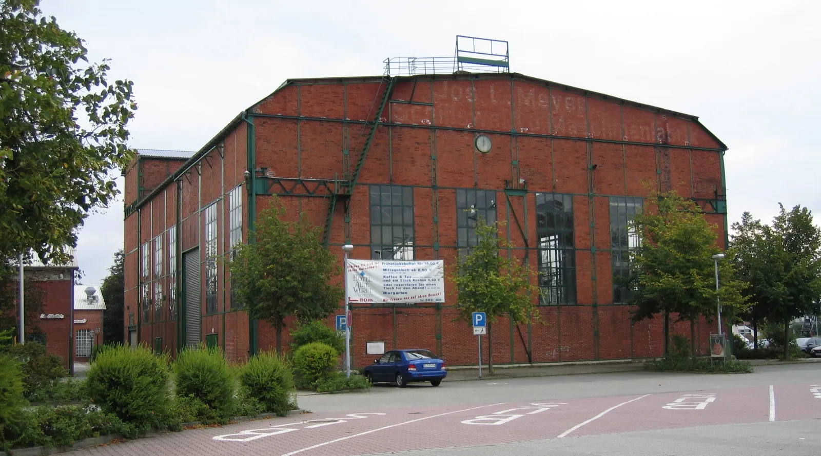 Photo showing: Kultur- und Veranstaltungszentrum Papenburg „Forum Alte Werft“ (ehemalige Produktionsstätte der Meyer-Werft) in Papenburg.