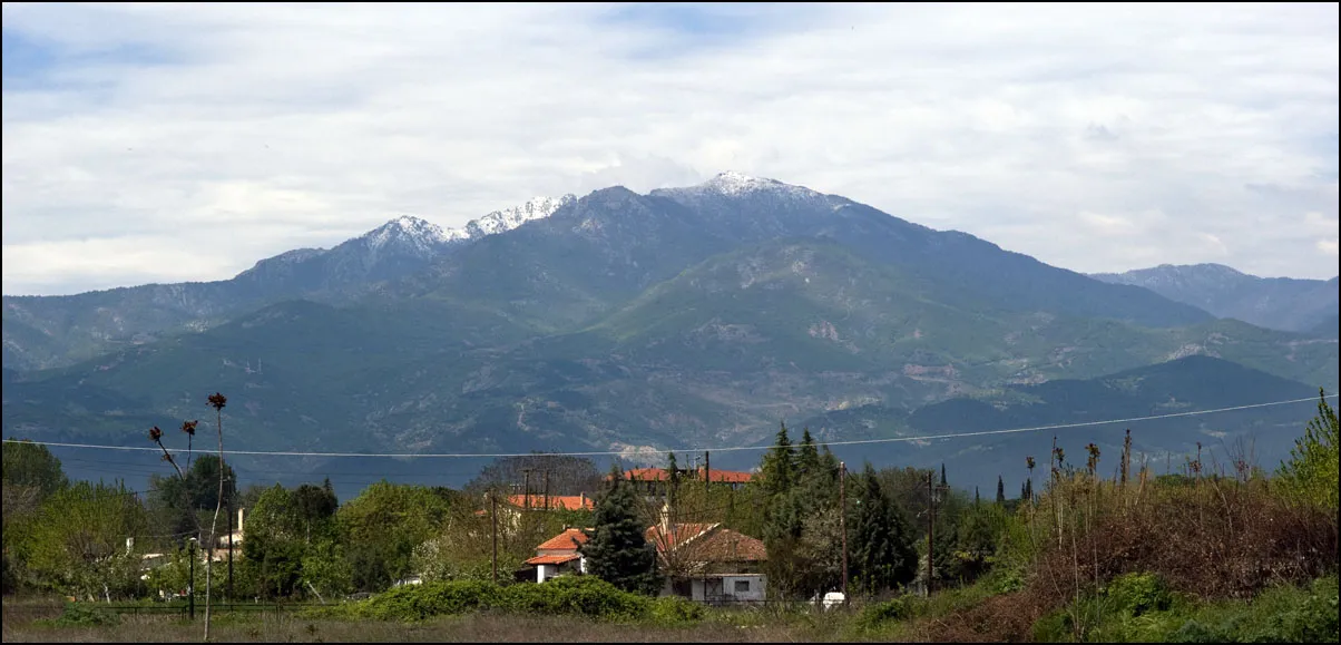 Photo showing: Komotini (Gümülcine), Greece. View of the Papikio mountain from the train station.