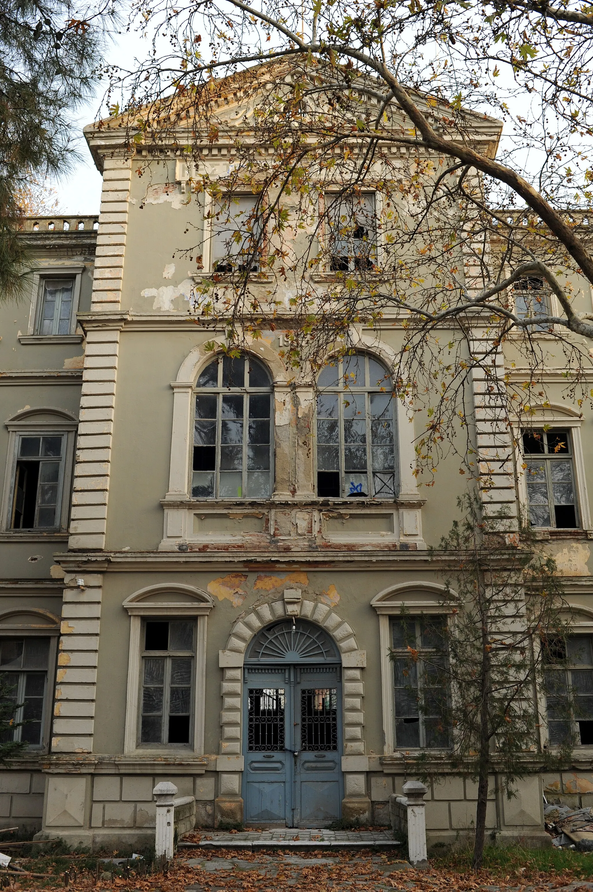 Photo showing: Tsanaklios School, Komotini, West Thrace, Greece.