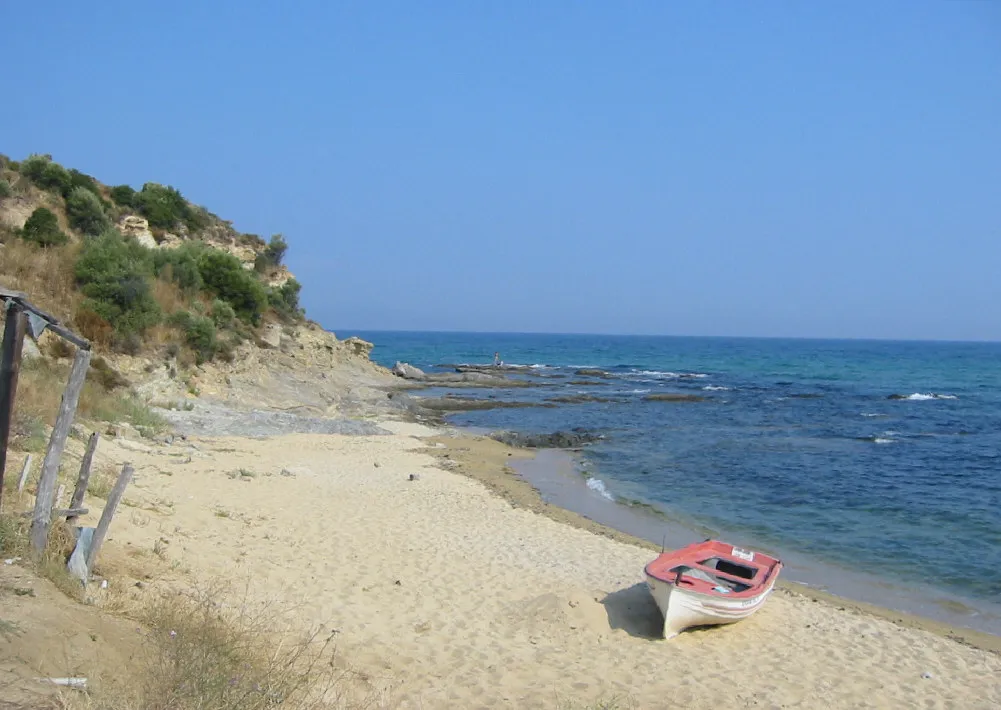 Photo showing: Beach in the municipality of Elsftheres, Kavala, Greece