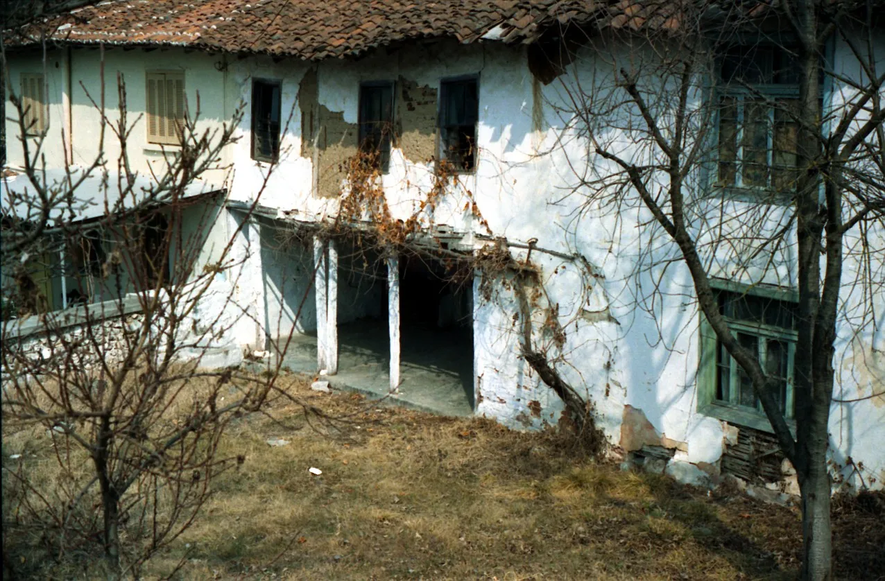 Photo showing: Deserted house in Stavroupoli, Thrace, Greece.