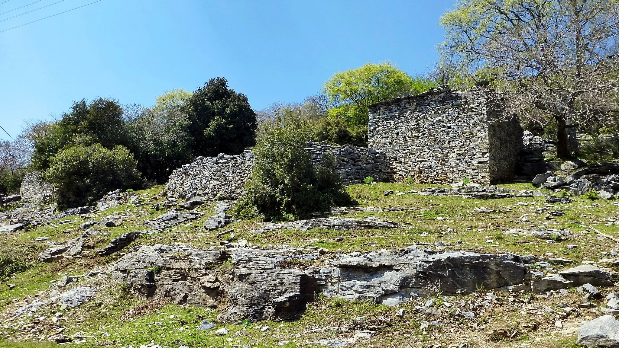 Photo showing: Ruins of residential towers in Pyrgi, Prosotsani, Drama