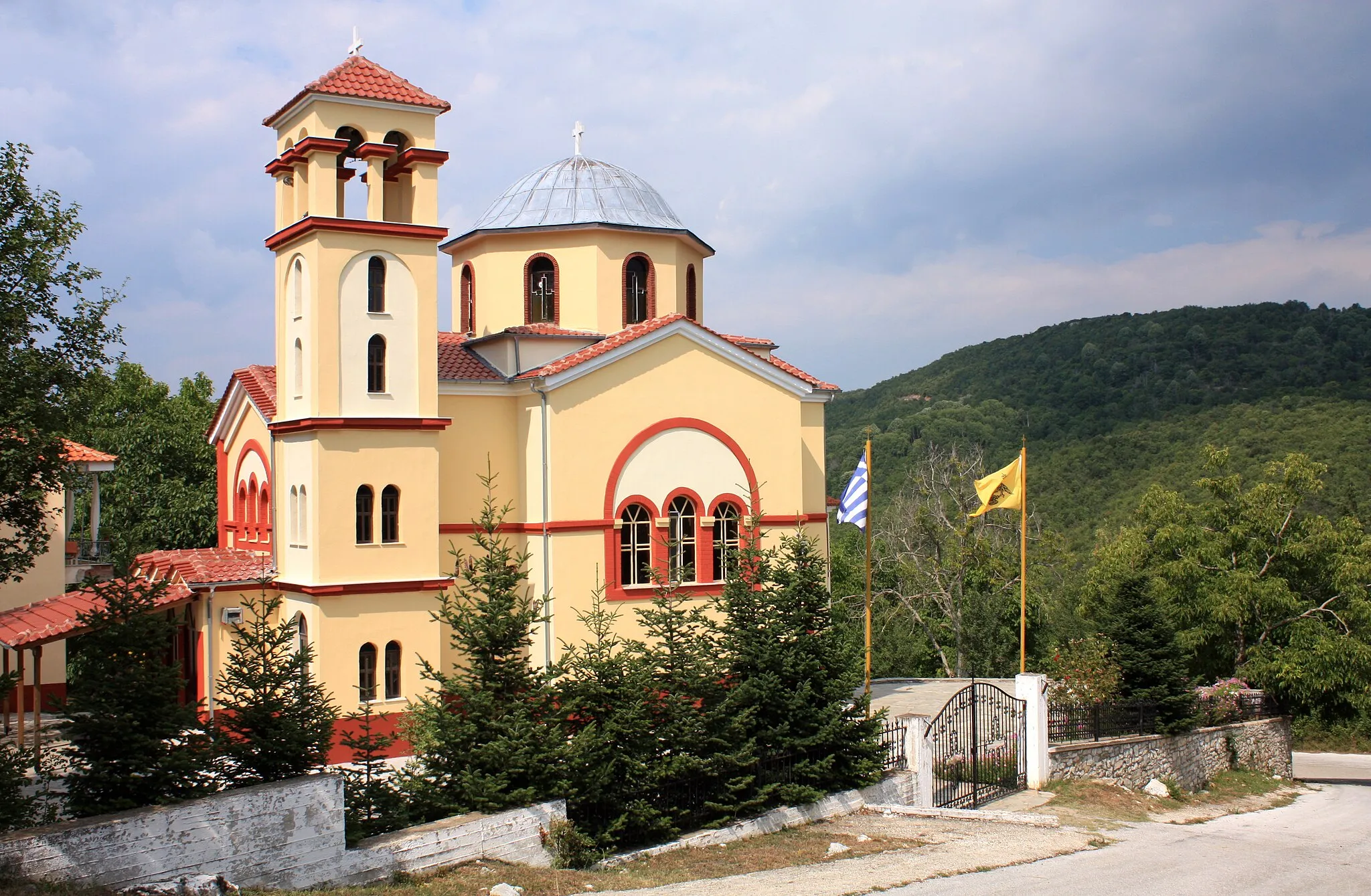 Photo showing: Church in the village Koryfes, Kavala, Greece