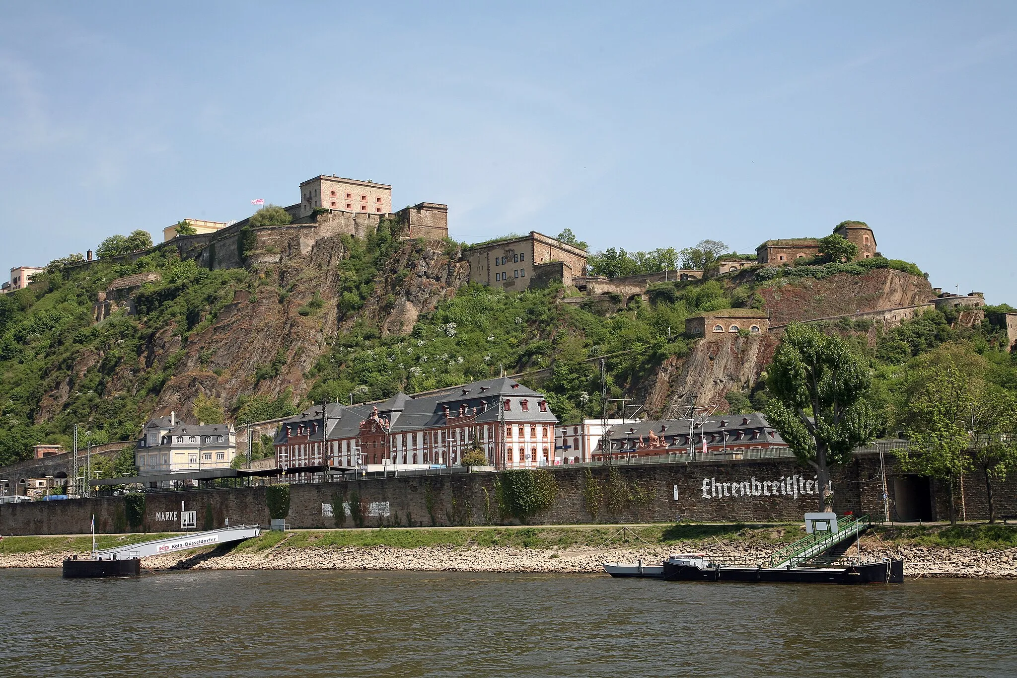 Photo showing: Die Festung Ehrenbreitstein aus dem 16. Jahrhundert in Koblenz an der Moselmündung. Die Festung ist als Kulturdenkmal eingestuft.