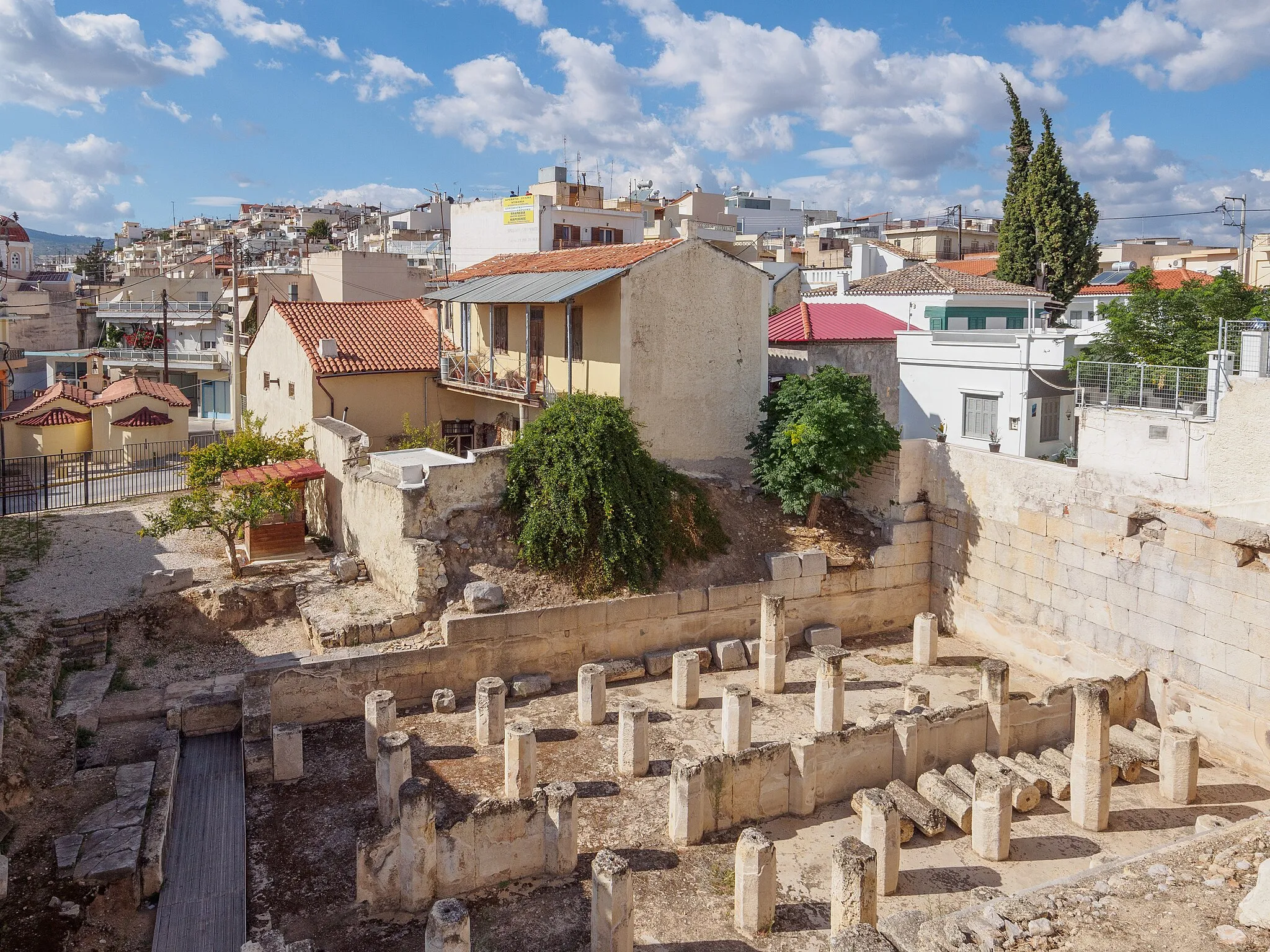 Photo showing: View of the Fountain of Theagenes, Megara, with the rest of the city in the background.