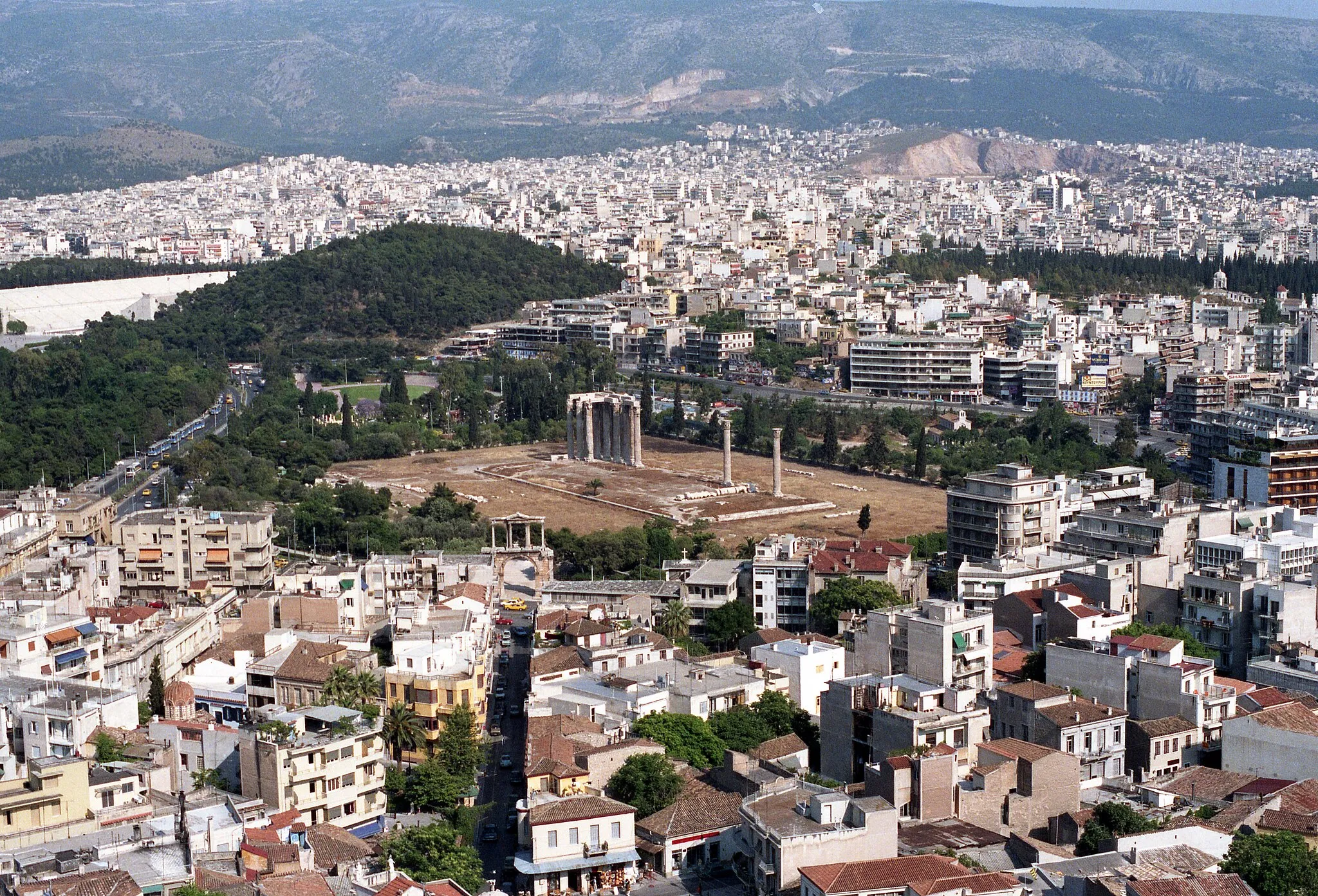Photo showing: A photo of the Temple of Olympian Zeus, in Athens, Greece from a high vantage point, showing the ruins amidst the city.  Taken by a family member on a trip in the '80s.