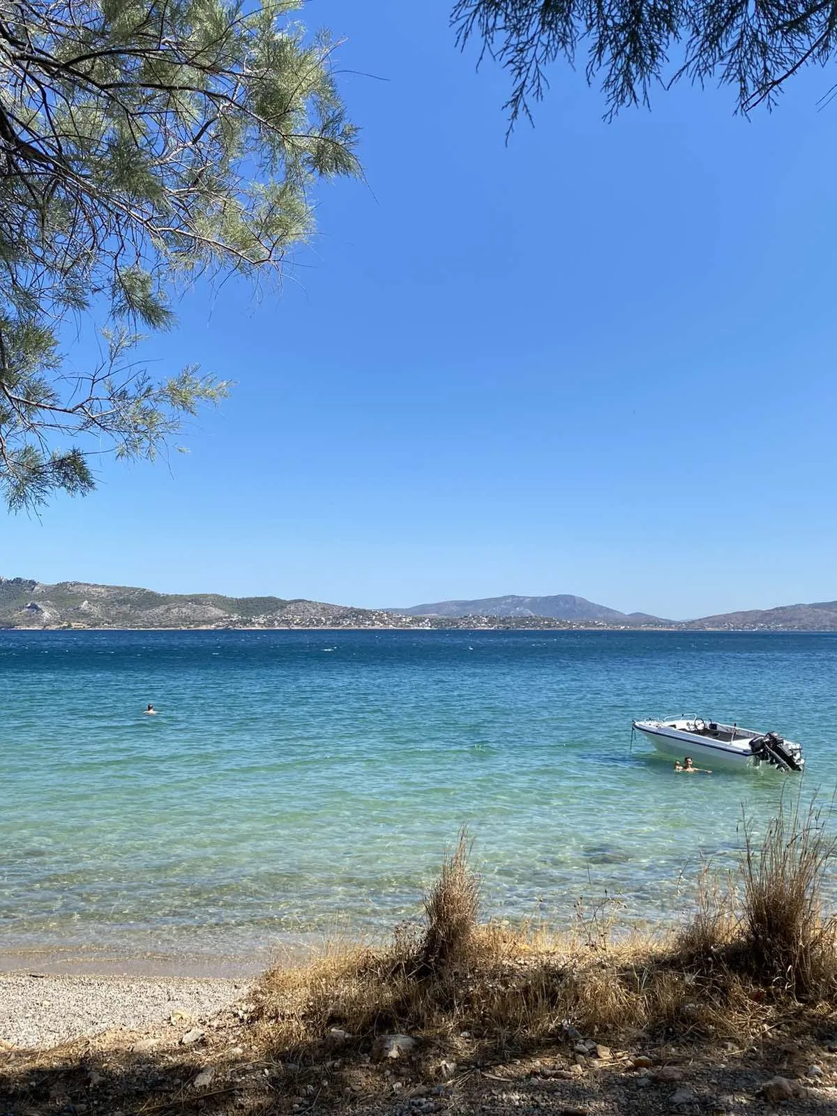 Photo showing: A beach at Loutropyrgos, West Attica, Greece