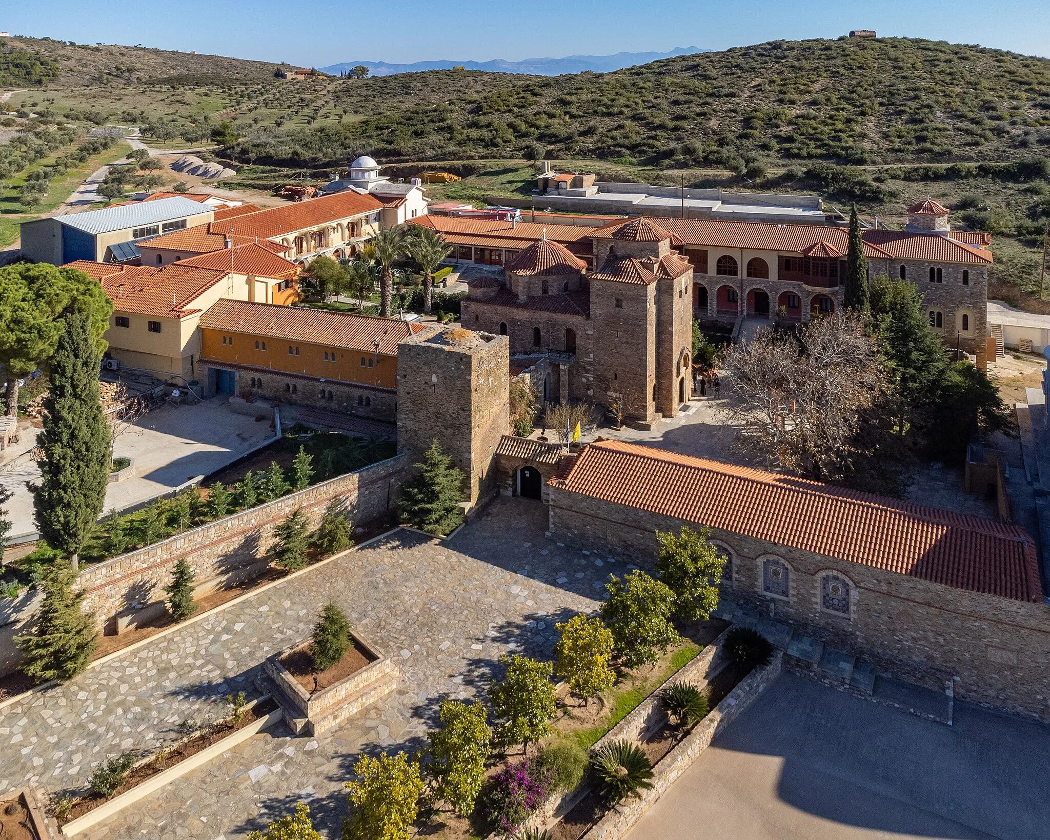 Photo showing: Airview of Daou Penteli monastery, Attica.