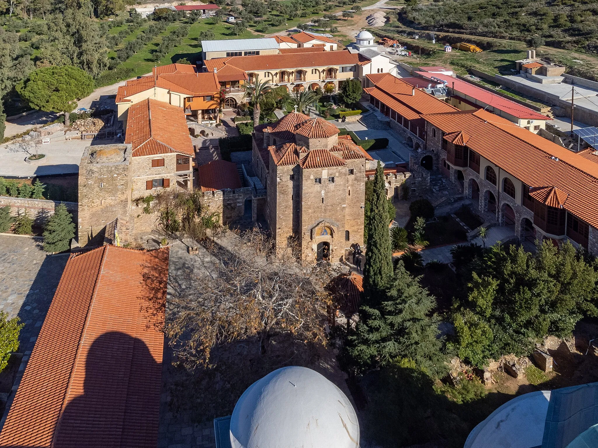 Photo showing: Airview of Daou Penteli monastery, Attica.