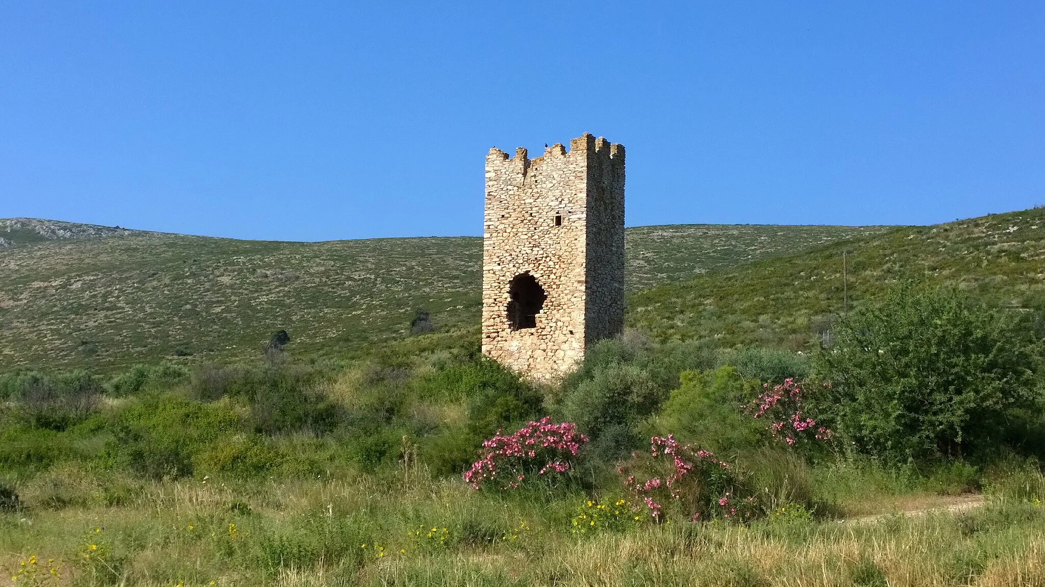 Photo showing: Oinoi Frankish Tower - Near Marathon, May 2014