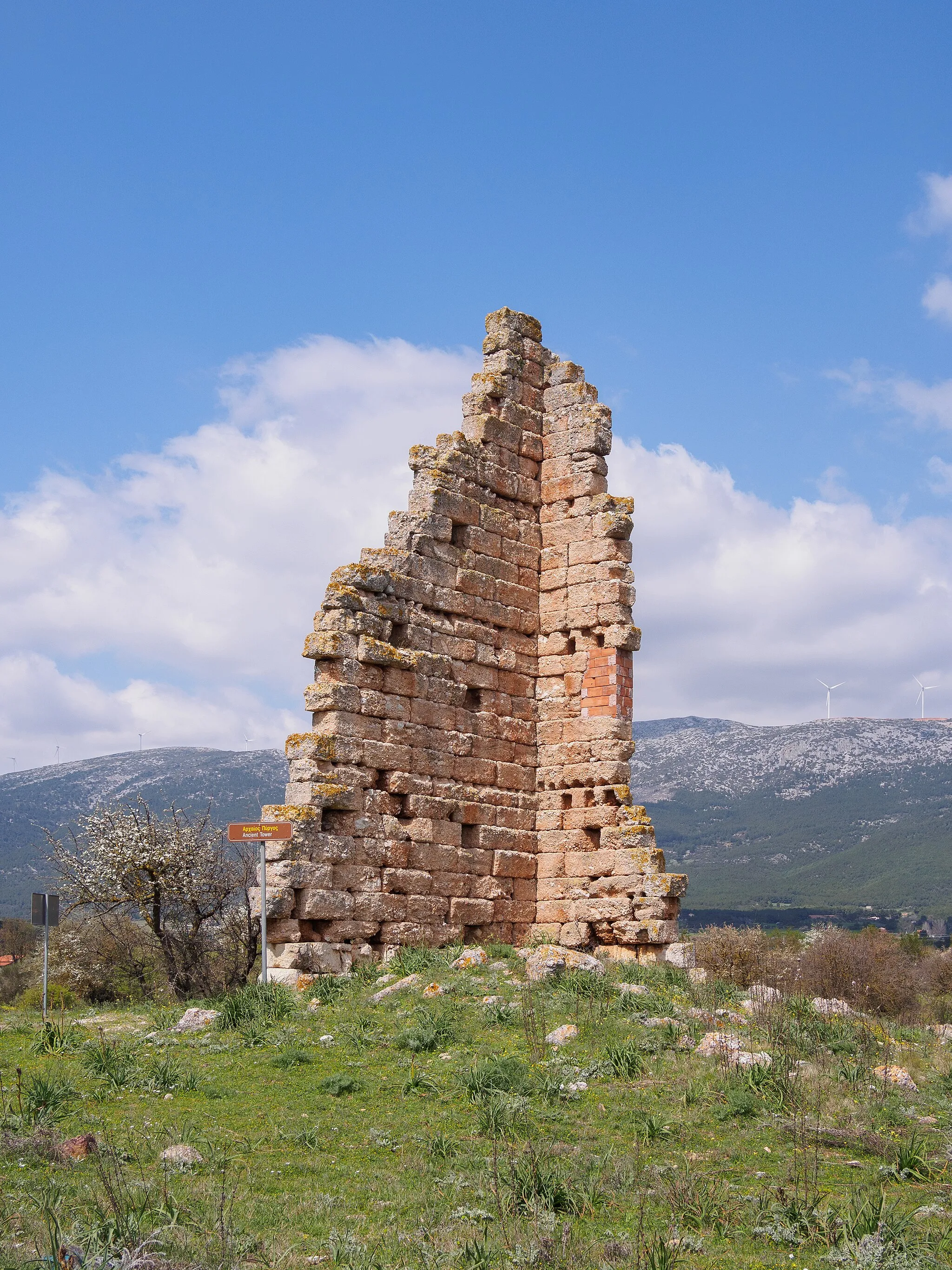 Photo showing: The remains of the ancient tower near Oinoe.