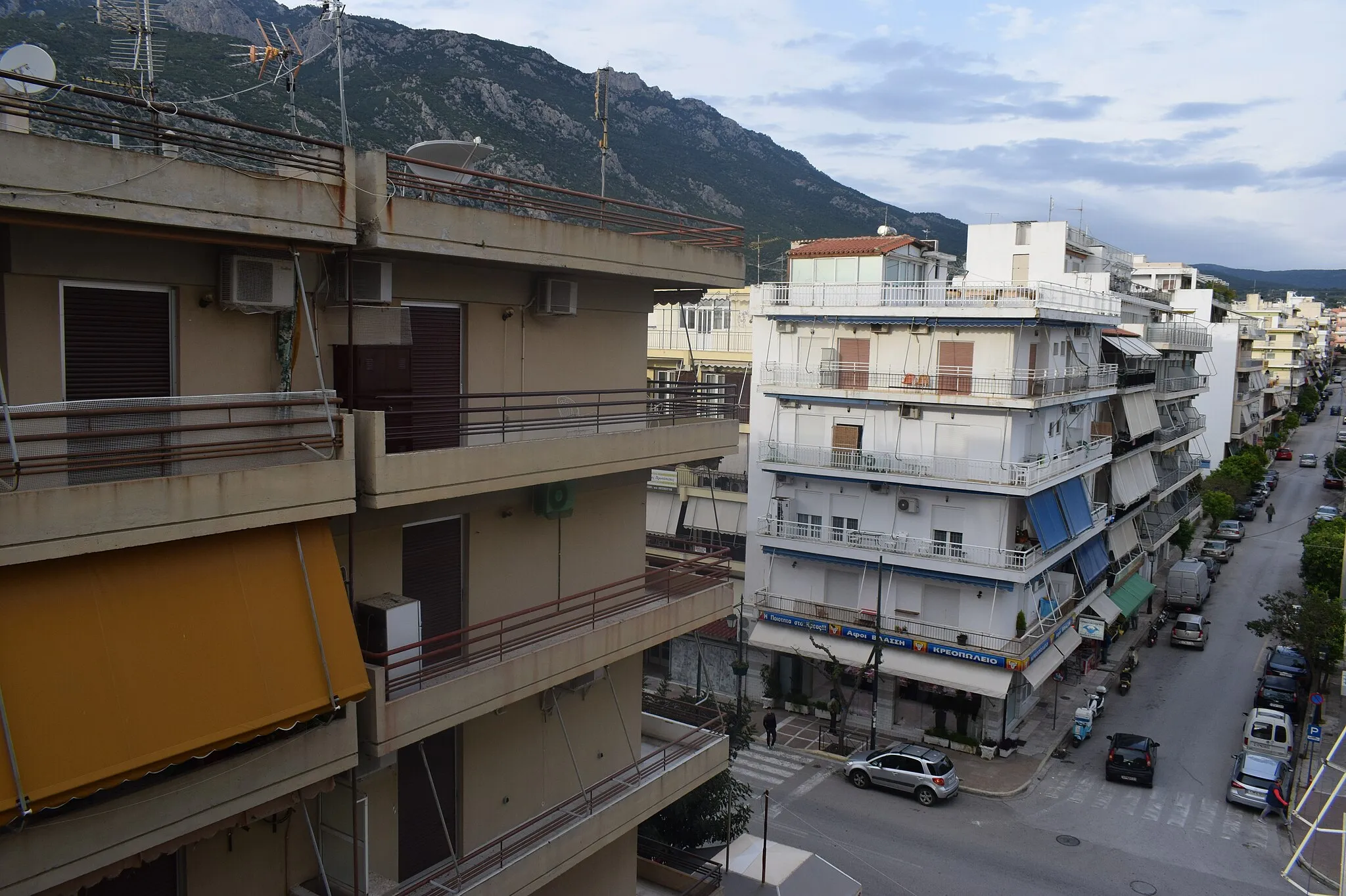 Photo showing: Vue de Loutraki, sur le golfe de Corinthe en Grèce.