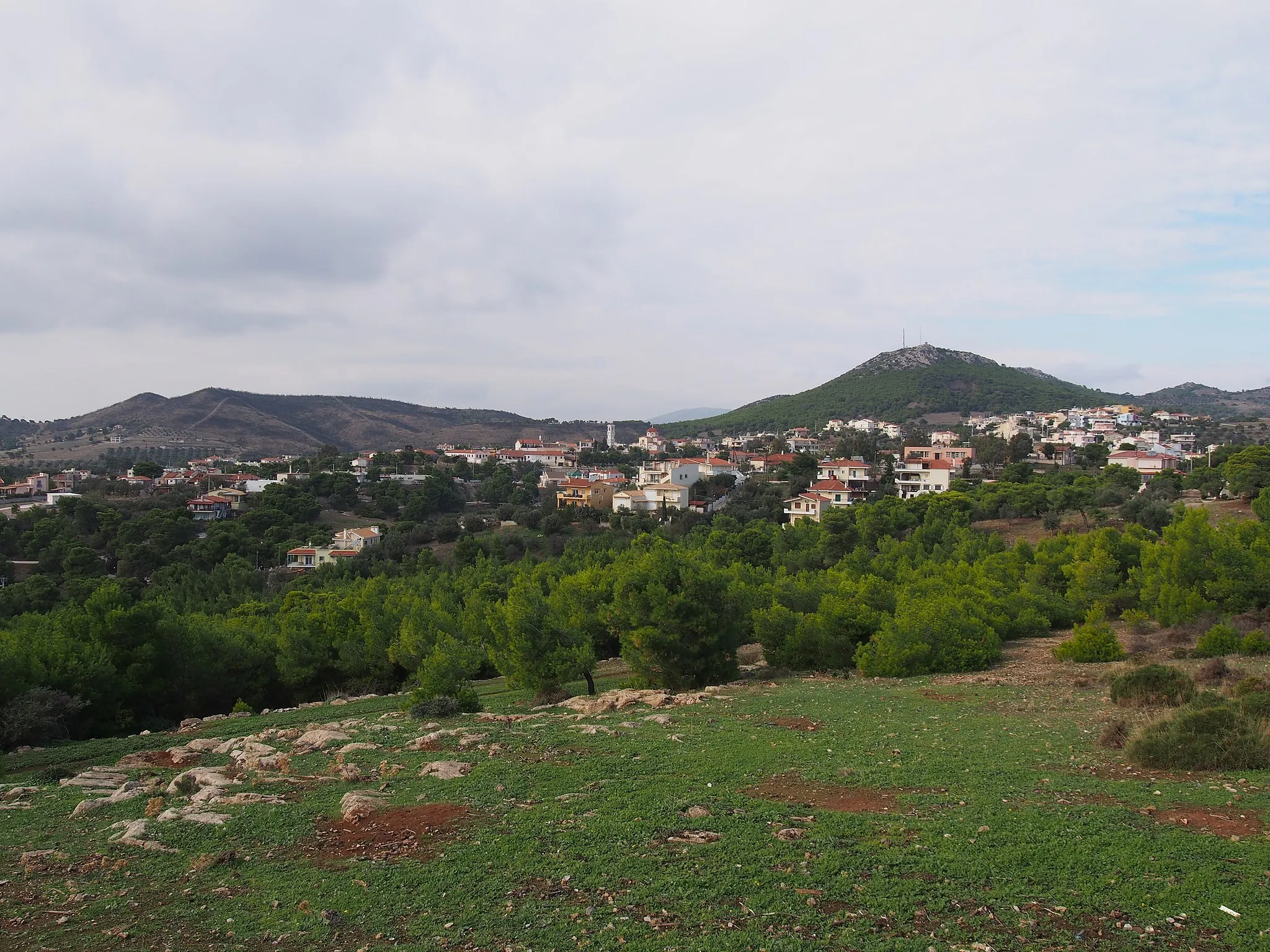 Photo showing: View of Agios Konstantinos or Kamariza, Attica, from football pitch.