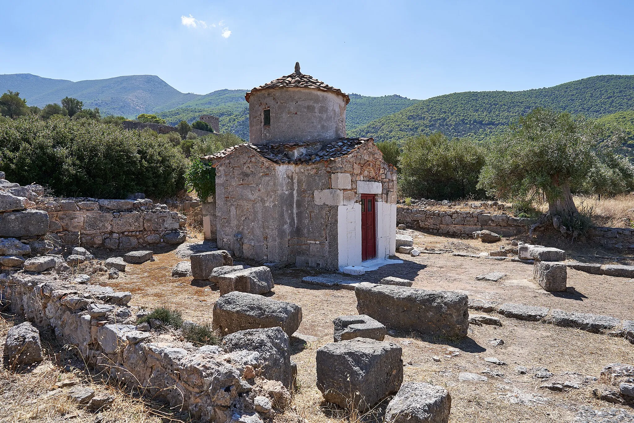 Photo showing: The 11th century Church of Theotokos (Virgin Mary) or Saint Anne in Aigosthena (Porto Germeno) on August 27, 2020. It has been built over the ruins of a 5th century Early Christian Basilica. Megaris, Greece.