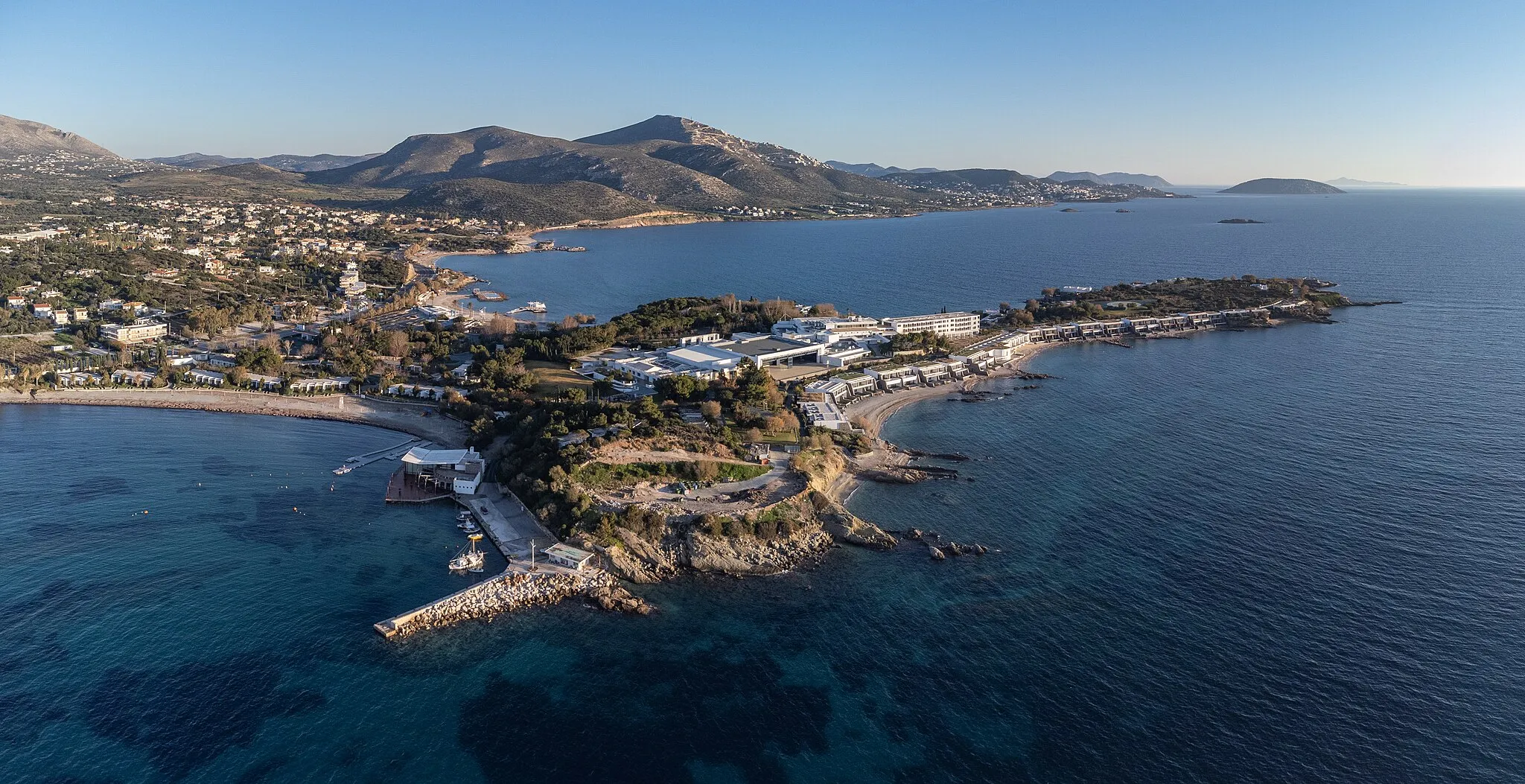 Photo showing: The small peninsula of Lagonisi in the west coasts of East Attica.