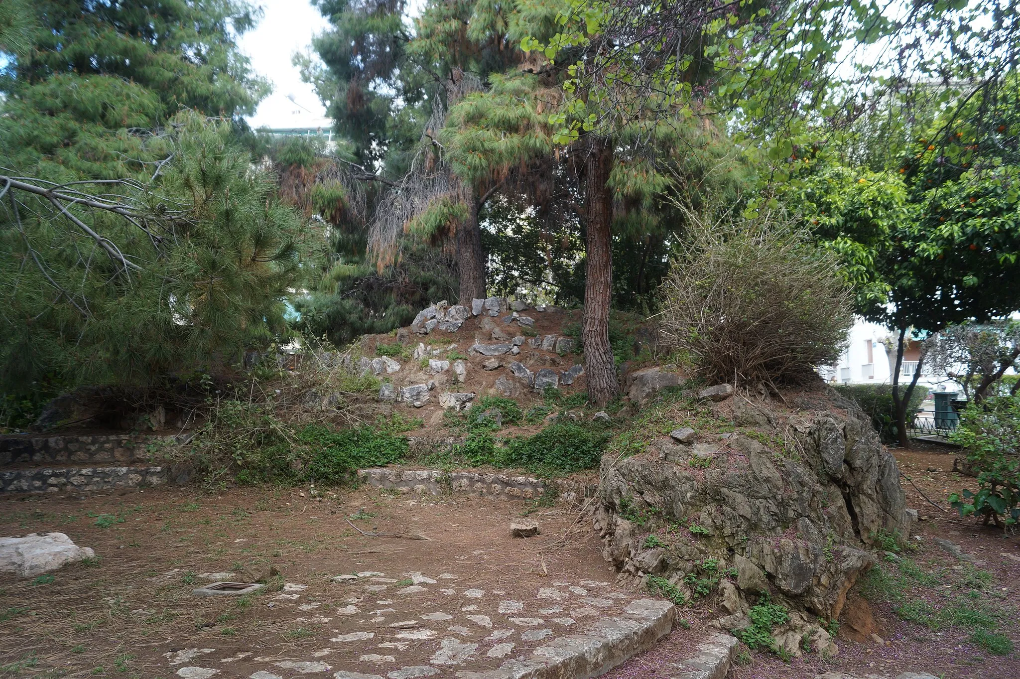 Photo showing: Kynosargous, Athens, Greece: Park at the Plateia Kynosargous.