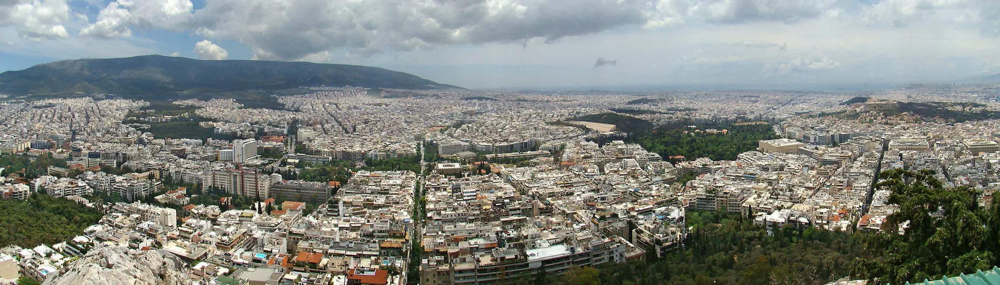 Photo showing: Athens, Greece. Panorama from the top of Mount Lycabettus, looking southwest. Visible sites on the right part of photo: the Panathinaiko Stadium, the Temple of Olympian Zeus, the Hellenic Parliament, the Syntagma Square, the Acropolis and the Parthenon.