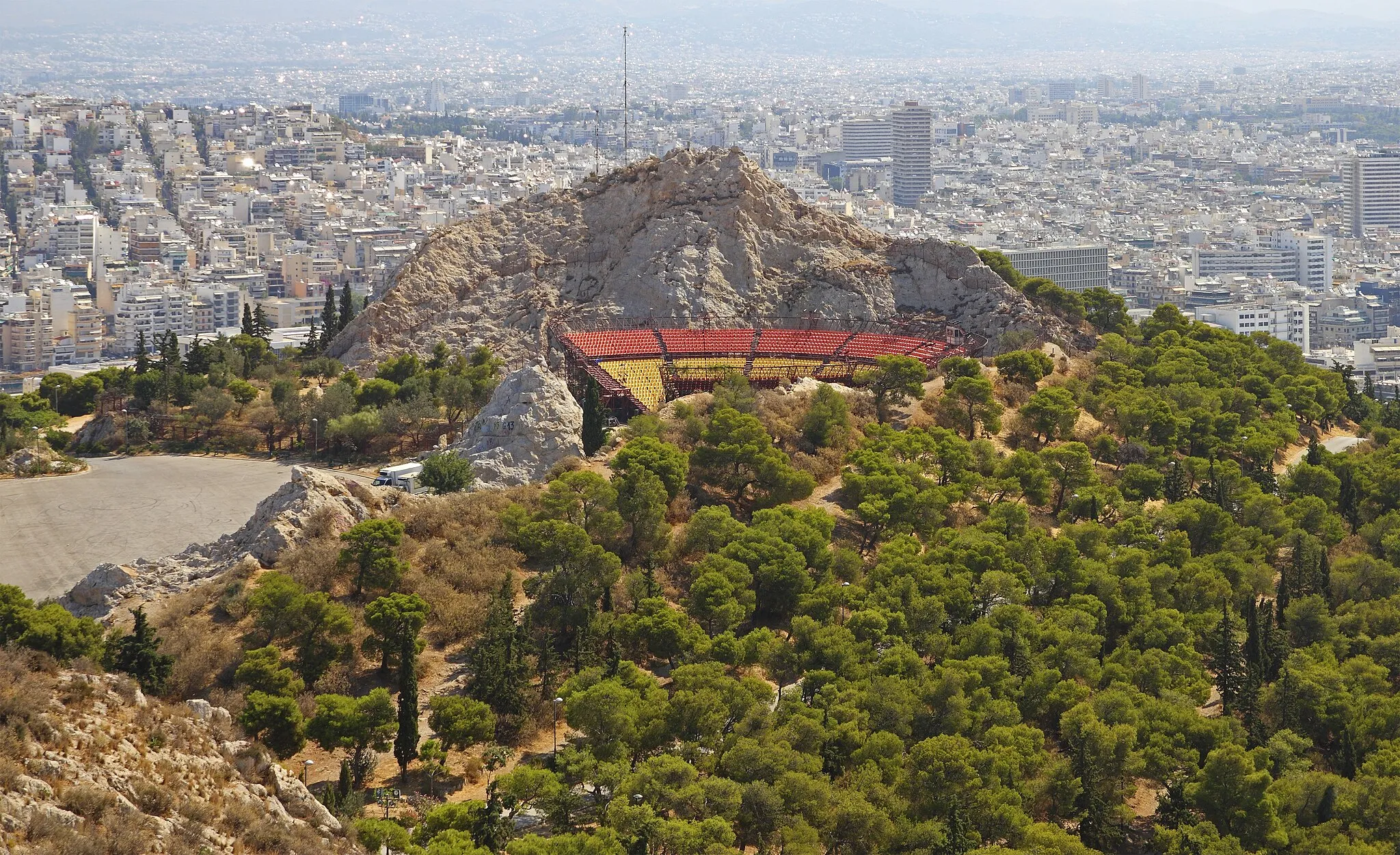 Photo showing: View from Lycabettus in Athens (Attica, Greece) – Lycabettus Theatre