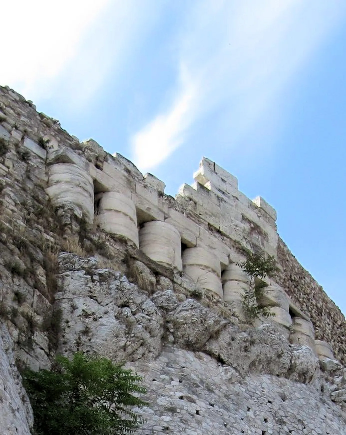 Photo showing: Acropolis North wall Older Partenon columns