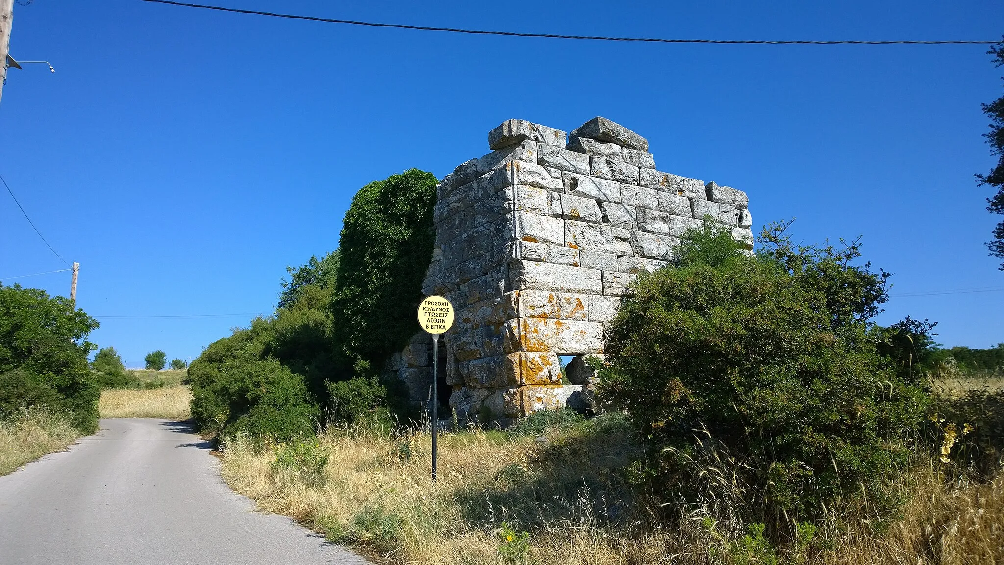 Photo showing: Ruins of Classical Tower, Varnavas