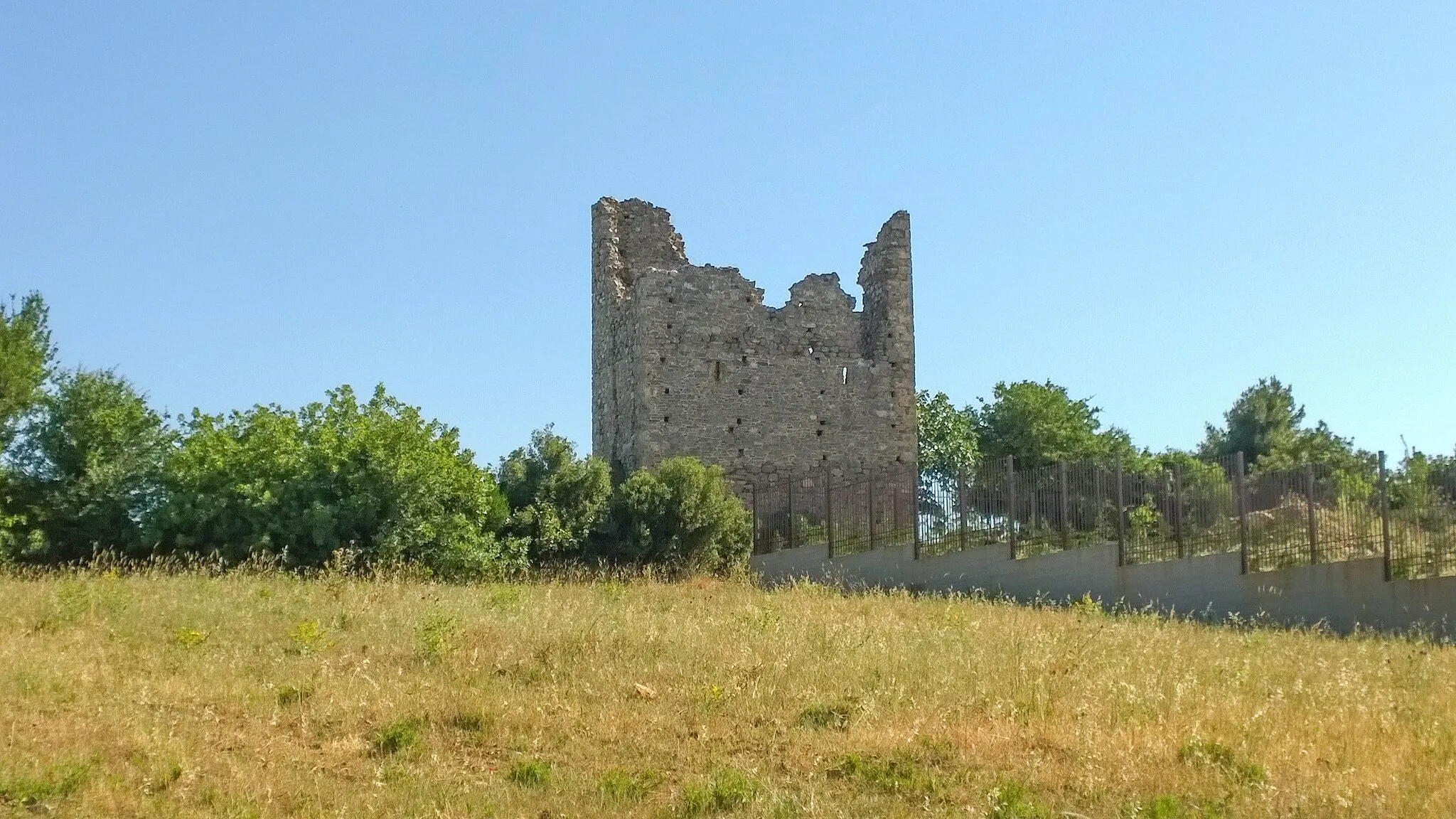 Photo showing: Ruins of Frankish Tower, Varnavas